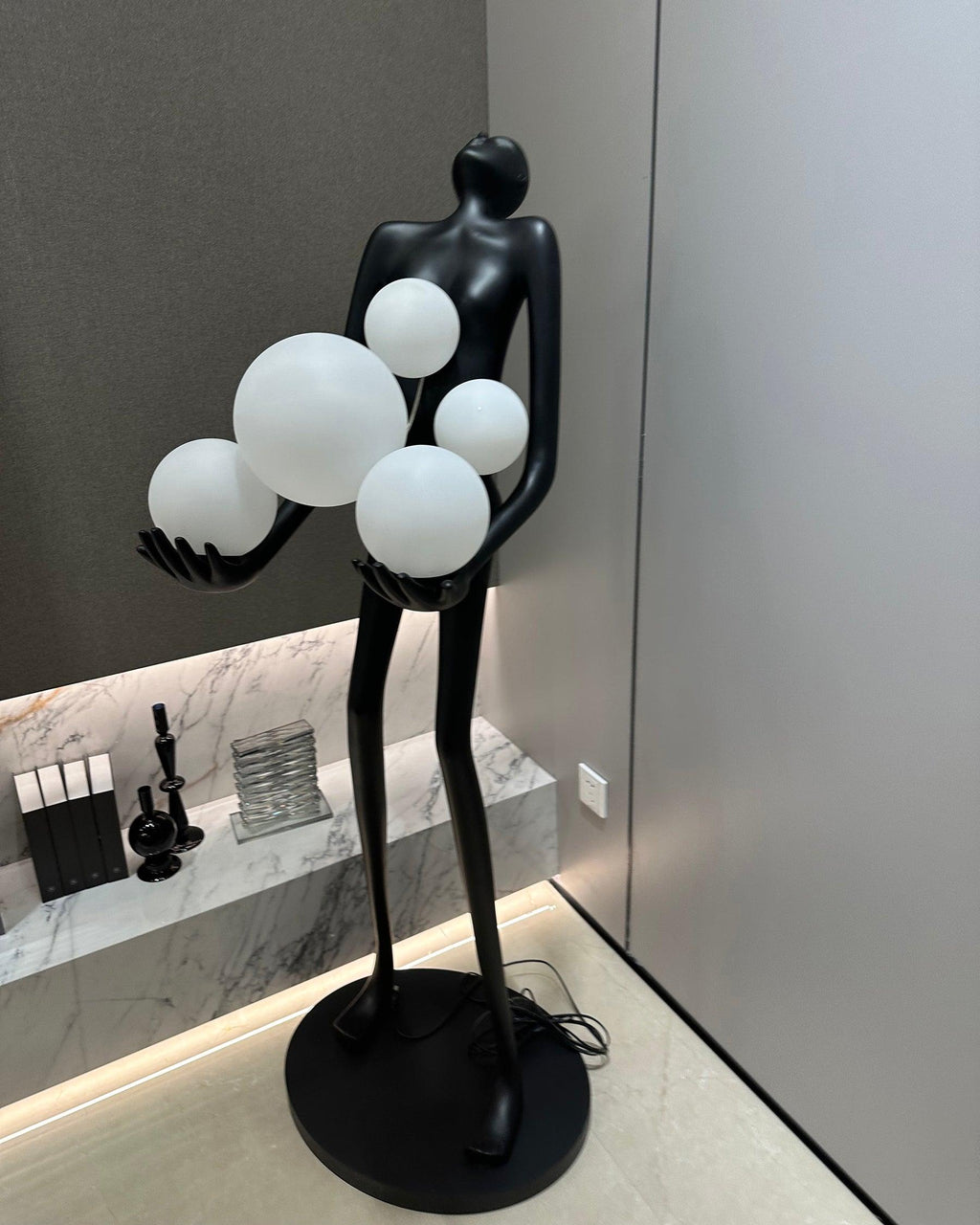 embrace-sculpture-floor-lamp-anzaz-Black & Red glass ball-25