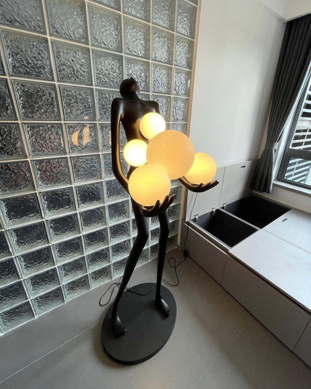 embrace-sculpture-floor-lamp-anzaz-Black & Blue glass ball-11