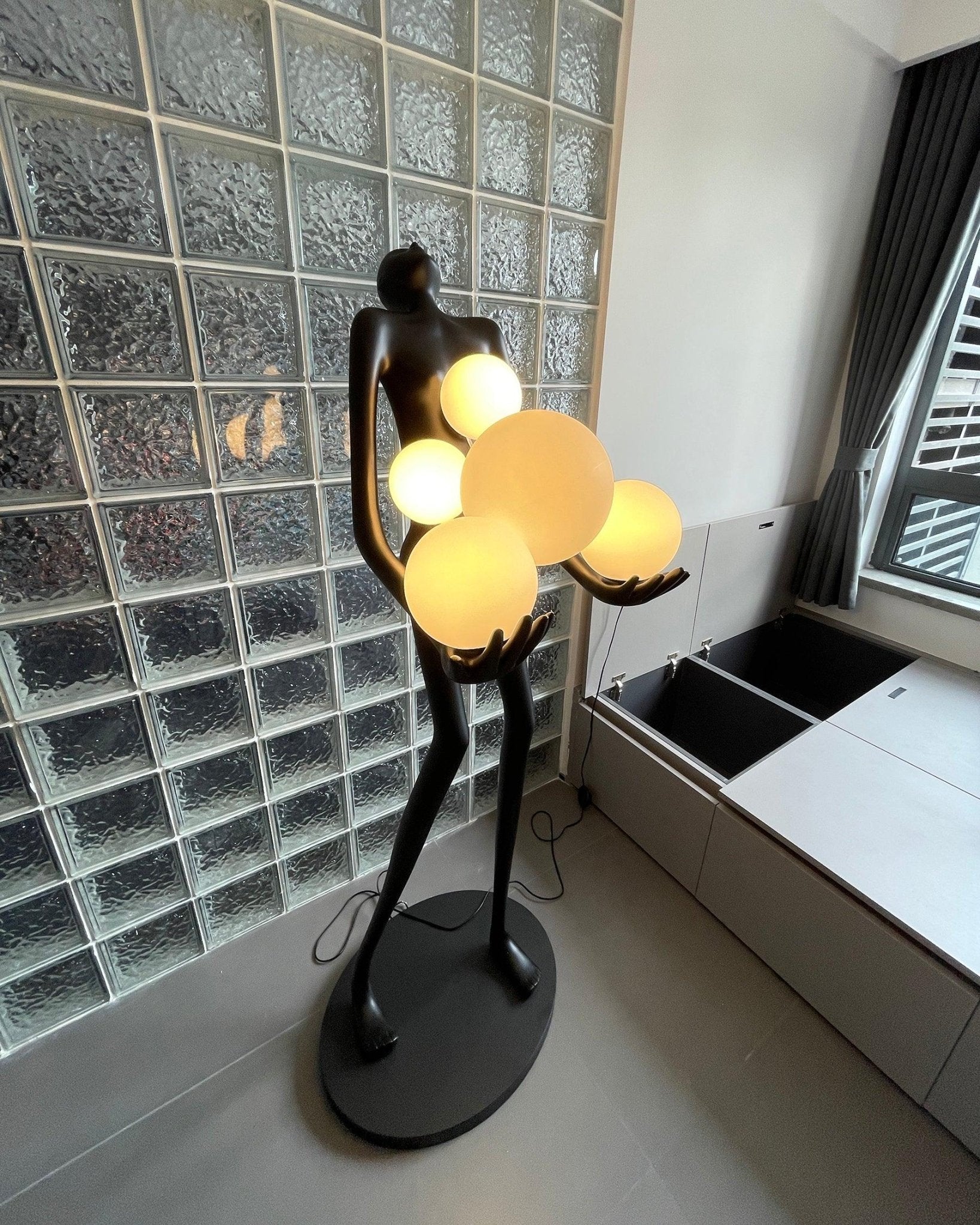 embrace-sculpture-floor-lamp-anzaz-Black & Blue glass ball-11