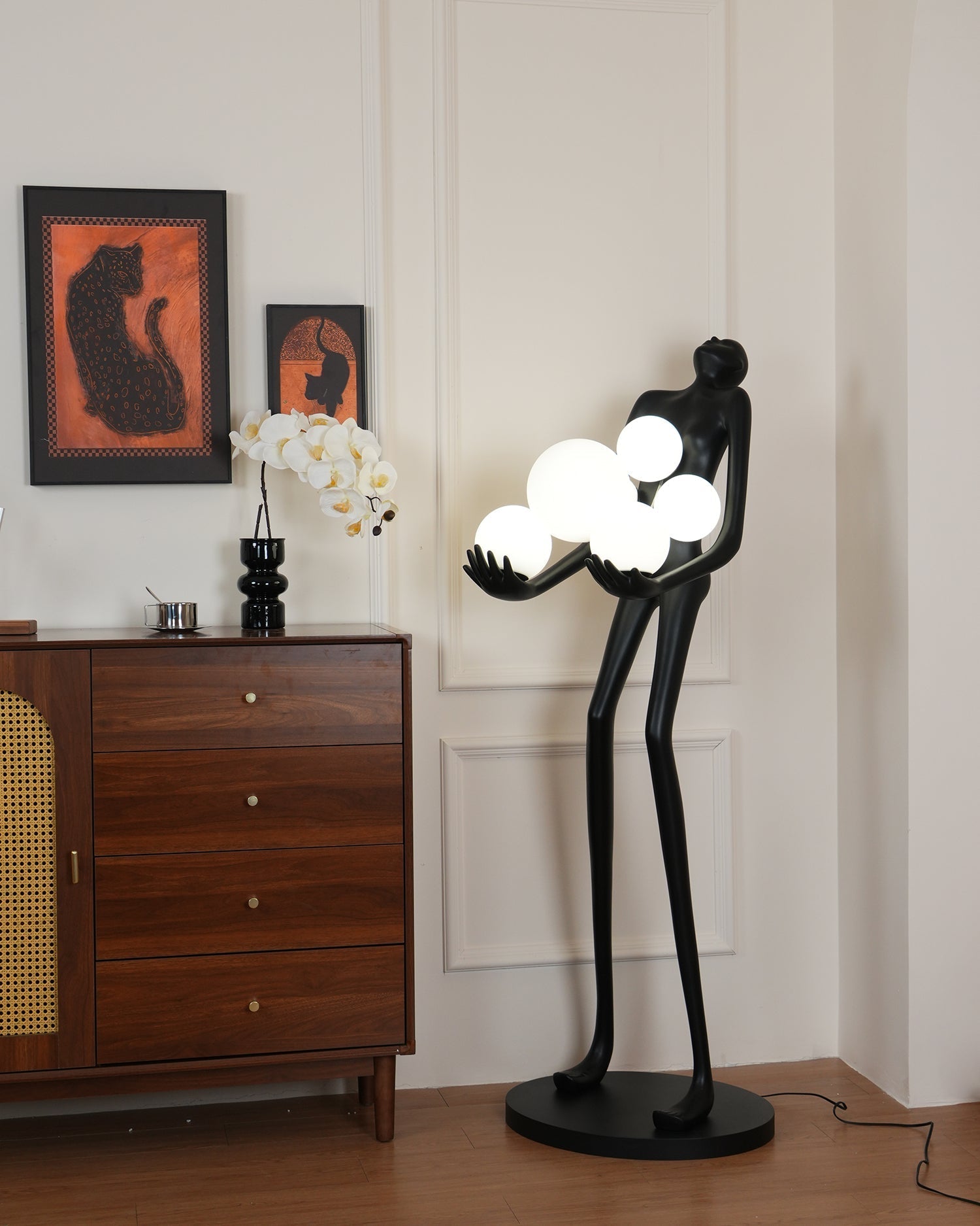 embrace-sculpture-floor-lamp-anzaz-Black & White glass ball-4