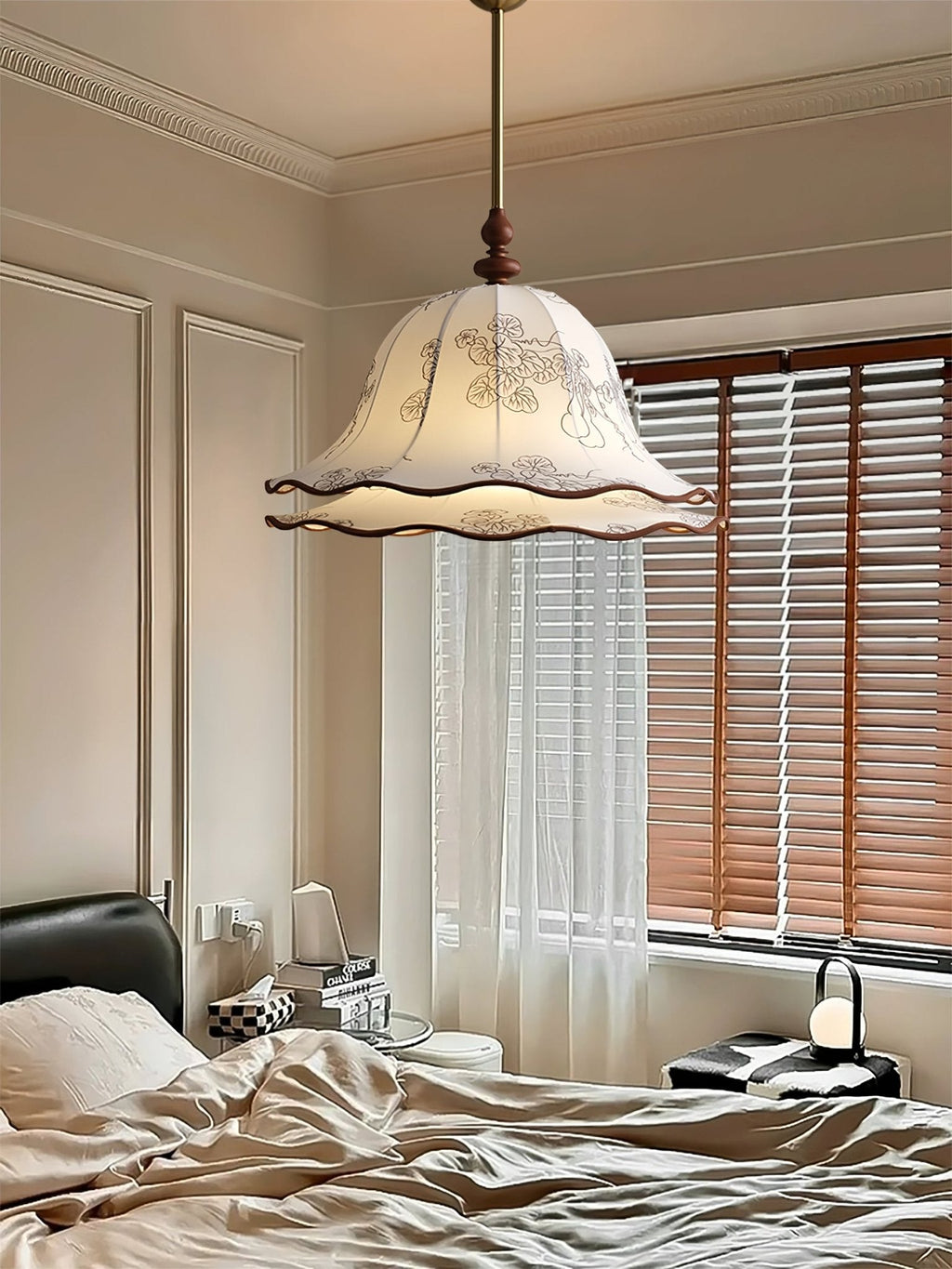 emilia-floral-pendant-lamp-anzaz-Gold & White-3