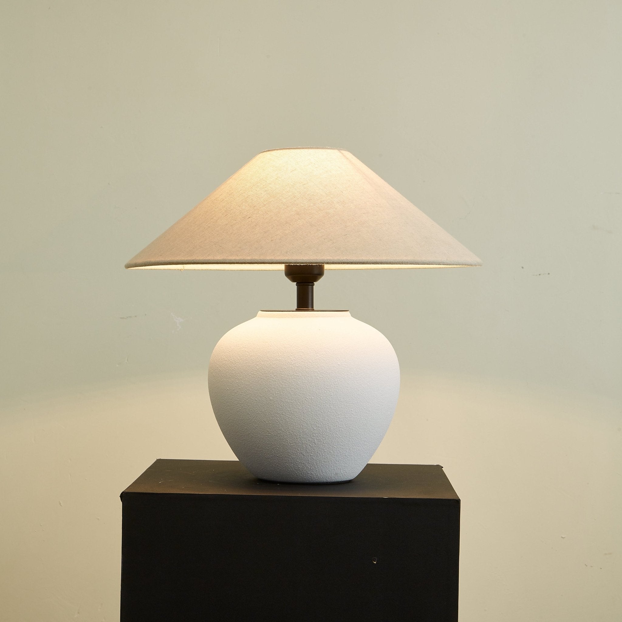 erison-ceramic-table-lamp-anzaz-White-3