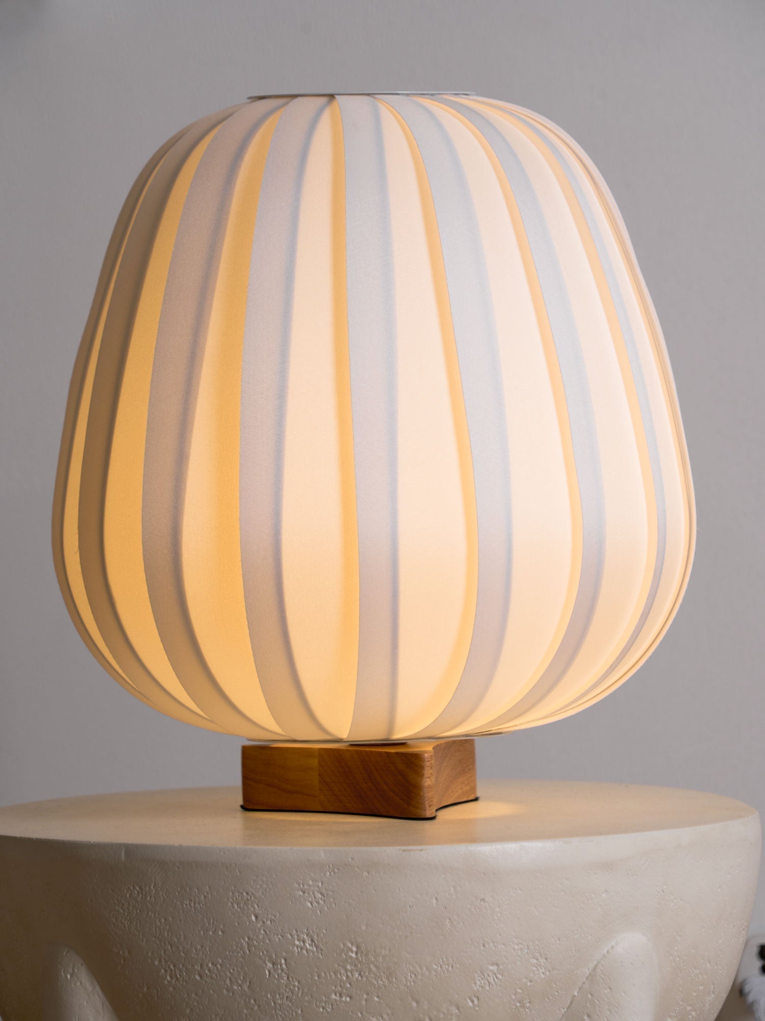 fabric-minimalist-table-lamp-anzaz--31
