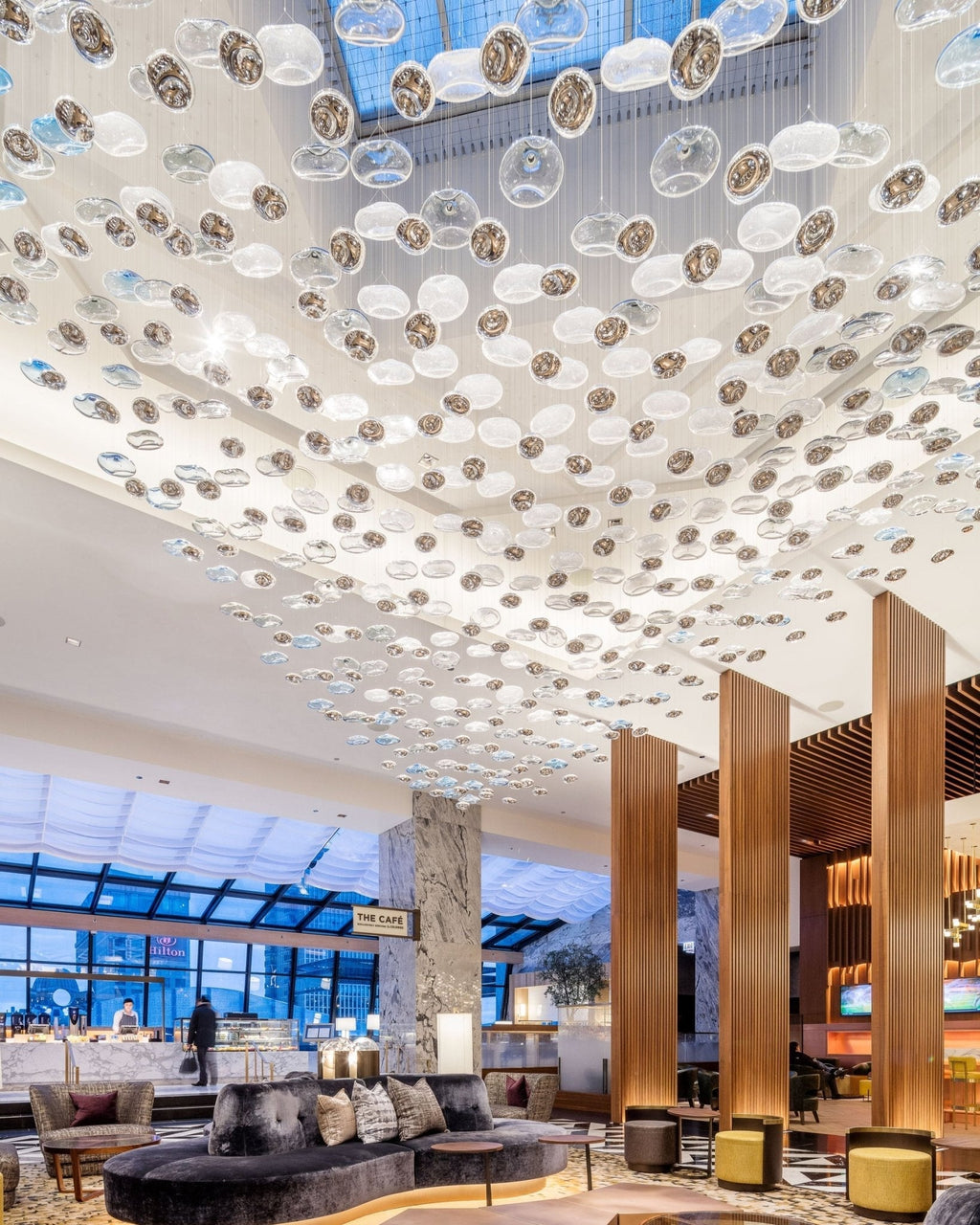 flying-surge-chandelier-anzaz--3