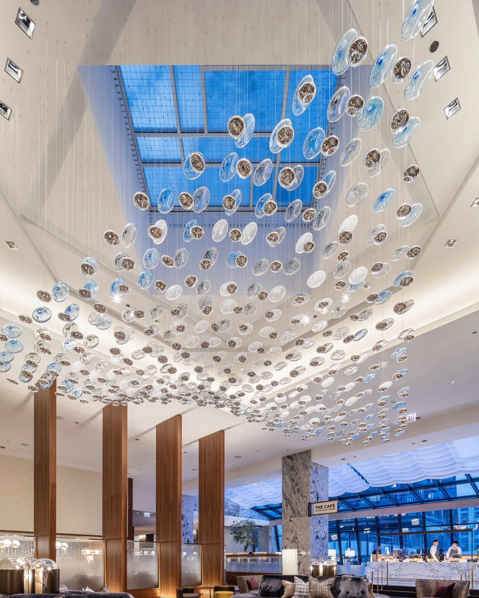 flying-surge-chandelier-anzaz--10
