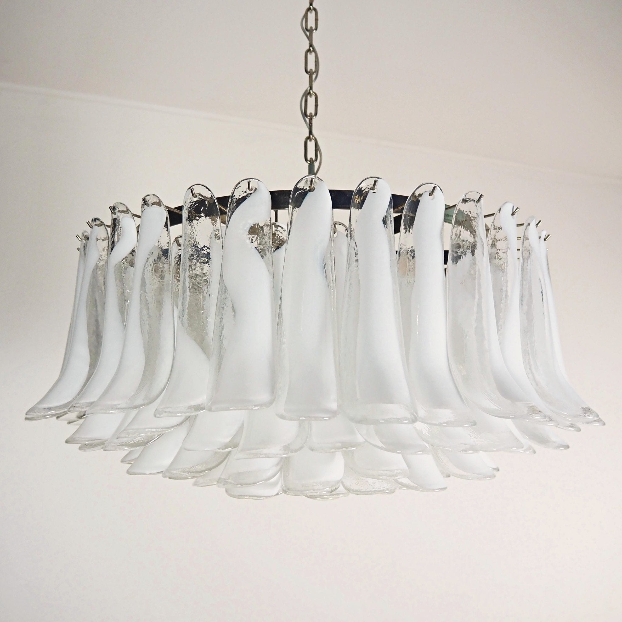 petal-frosted-white-murano-chandelier-anzaz--10