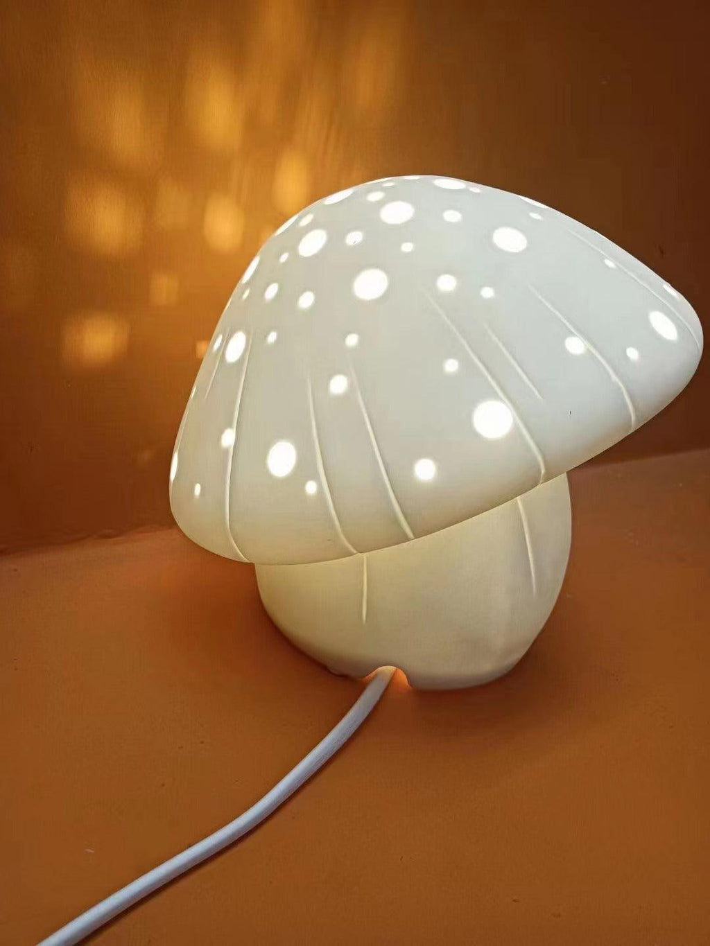 fungo-white-table-lamp-anzaz--22