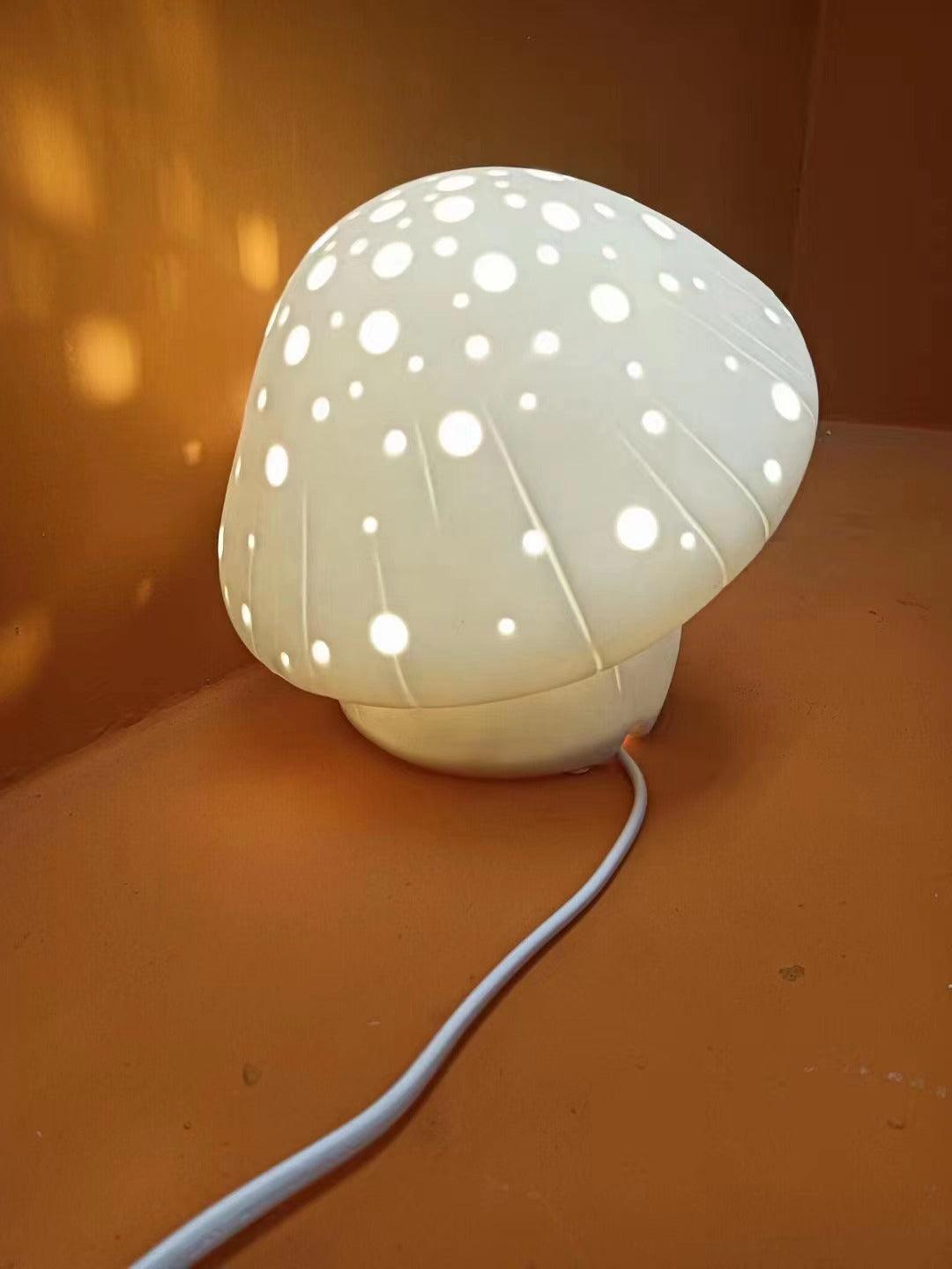fungo-white-table-lamp-anzaz--24