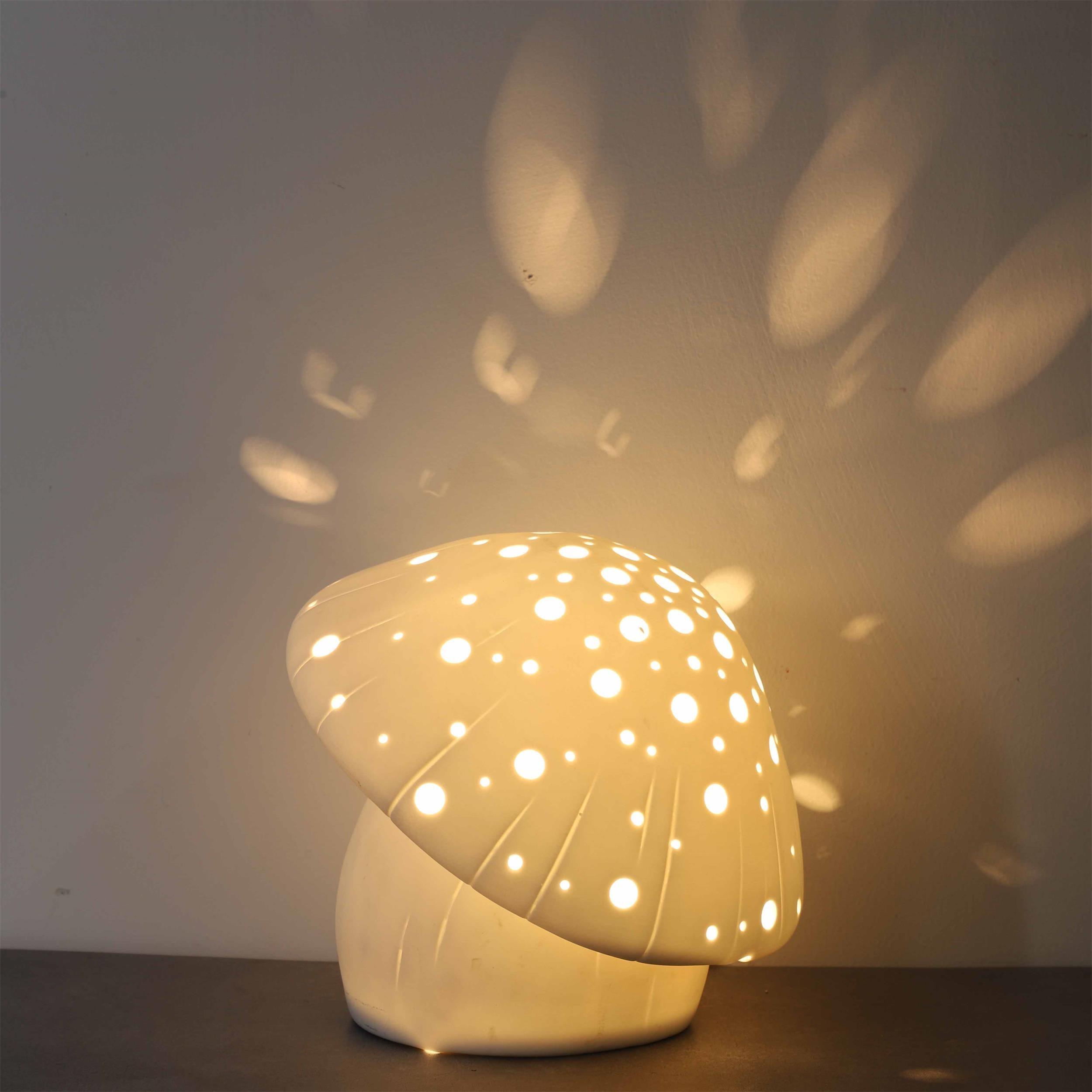 fungo-white-table-lamp-anzaz--13