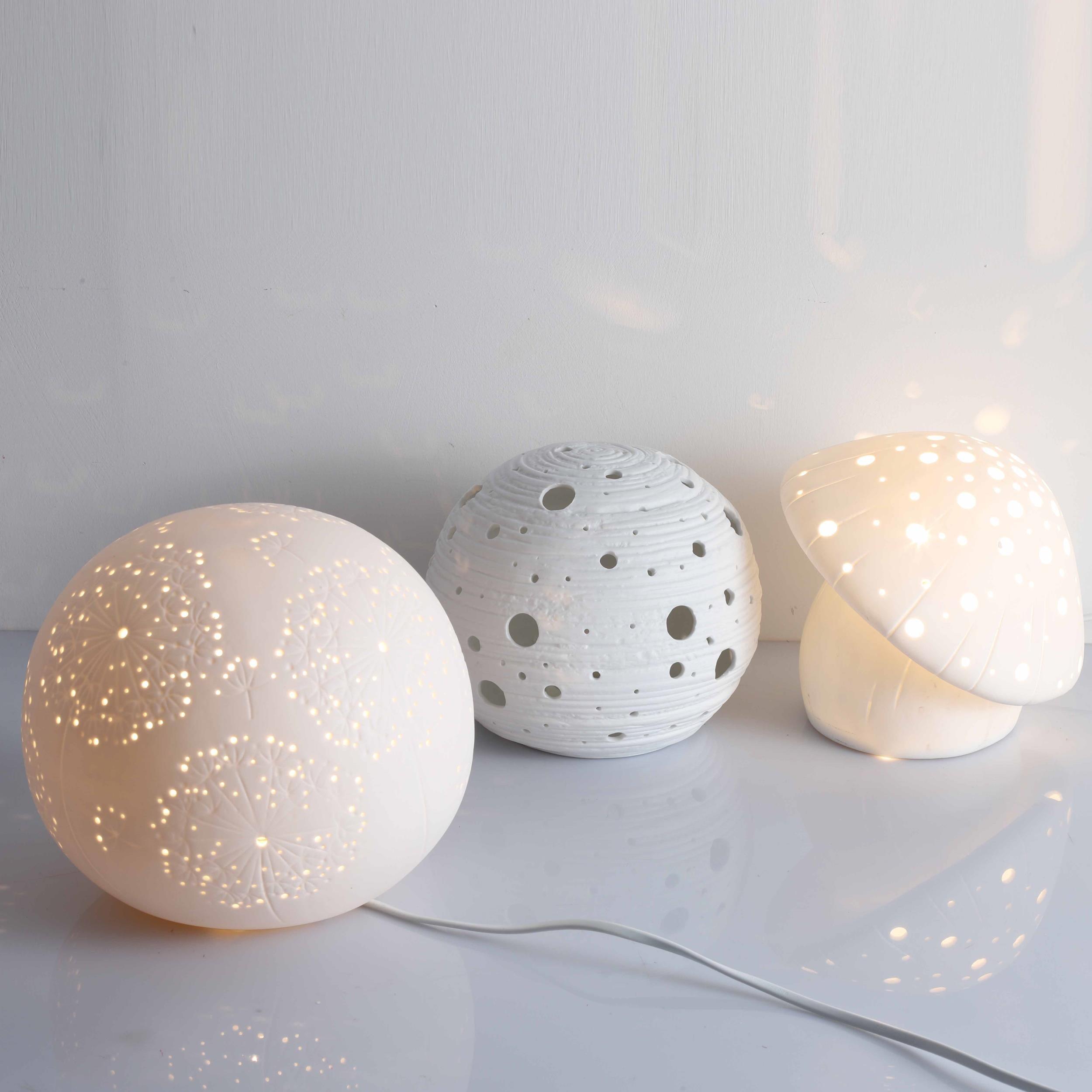 fungo-white-table-lamp-anzaz--15