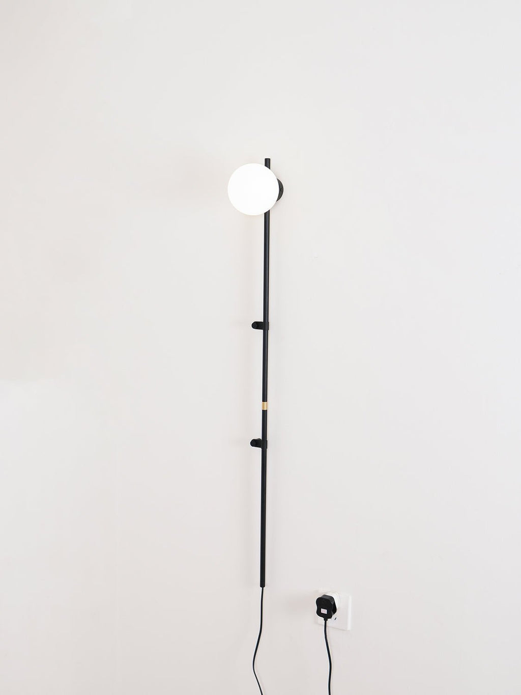 funiculi-plug-in-wall-lamp-anzaz--16