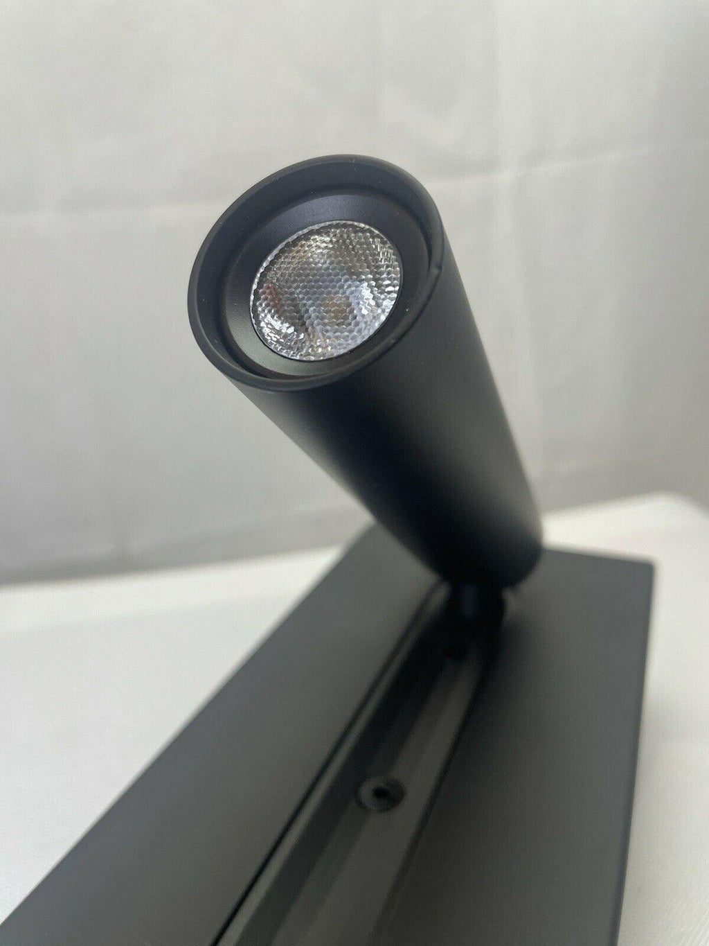 led-black-usb-bedside-wall-light-anzaz--14