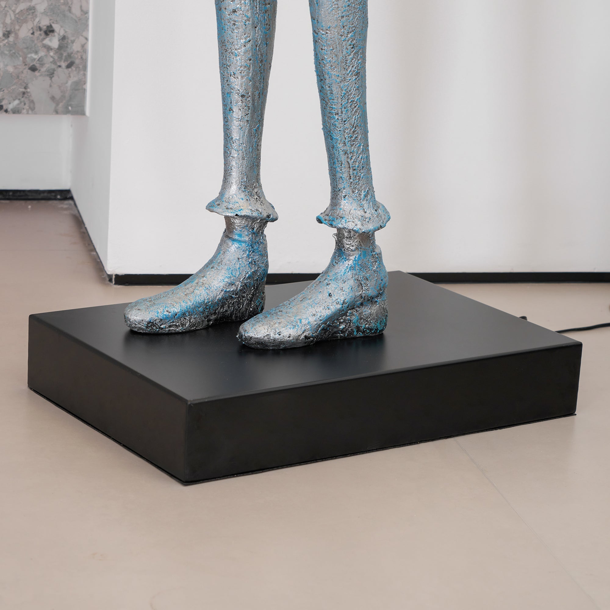 gentleman-sculpture-floor-lamp-anzaz--40