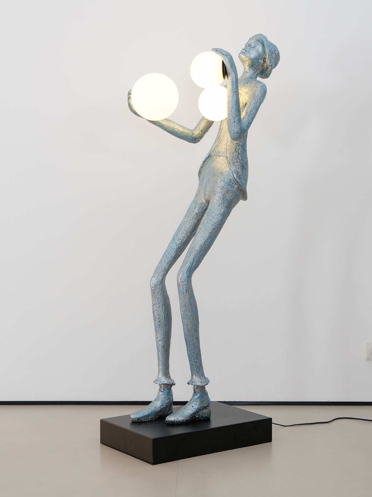 gentleman-sculpture-floor-lamp-anzaz--41