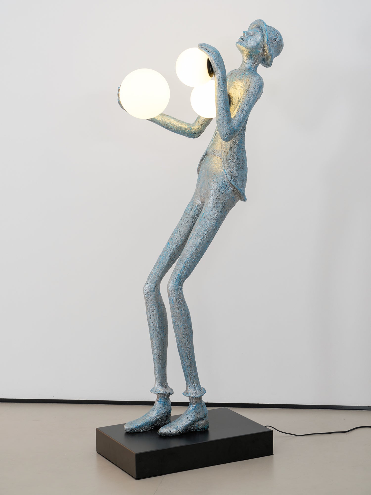 gentleman-sculpture-floor-lamp-anzaz--43