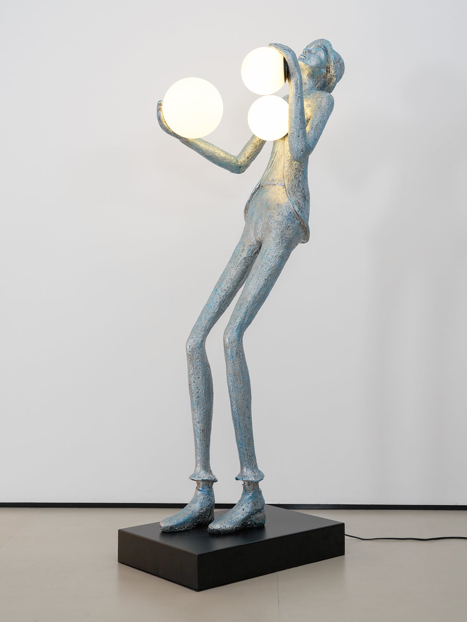 gentleman-sculpture-floor-lamp-anzaz--46