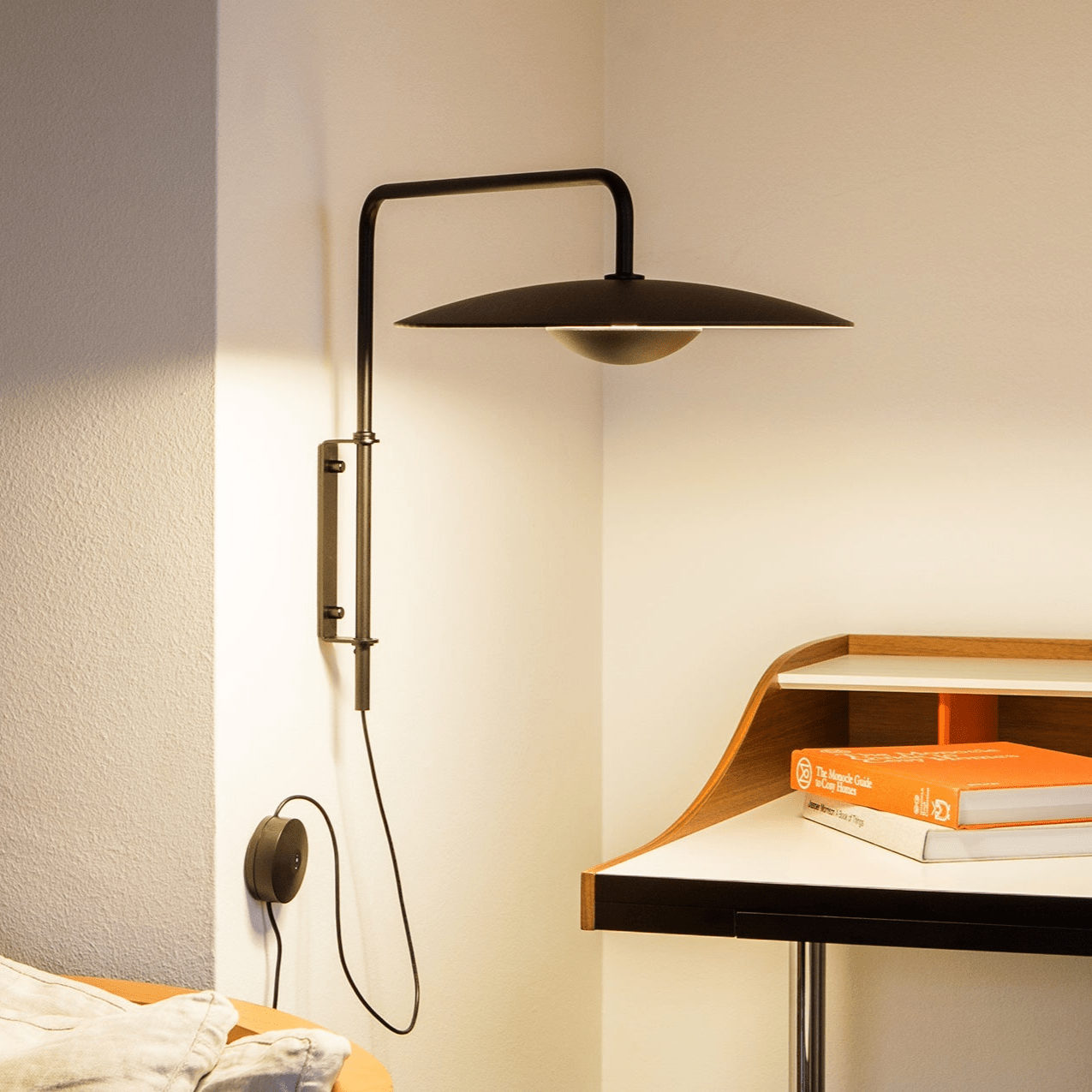 ginger-plug-in-wall-lamp-anzaz-Black & Warm Light-4