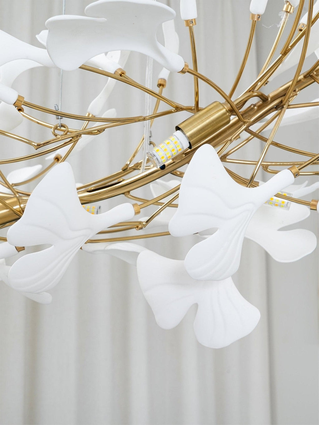 gingko-chandeliers-b-anzaz-Black Lampbody + White Leaves-23