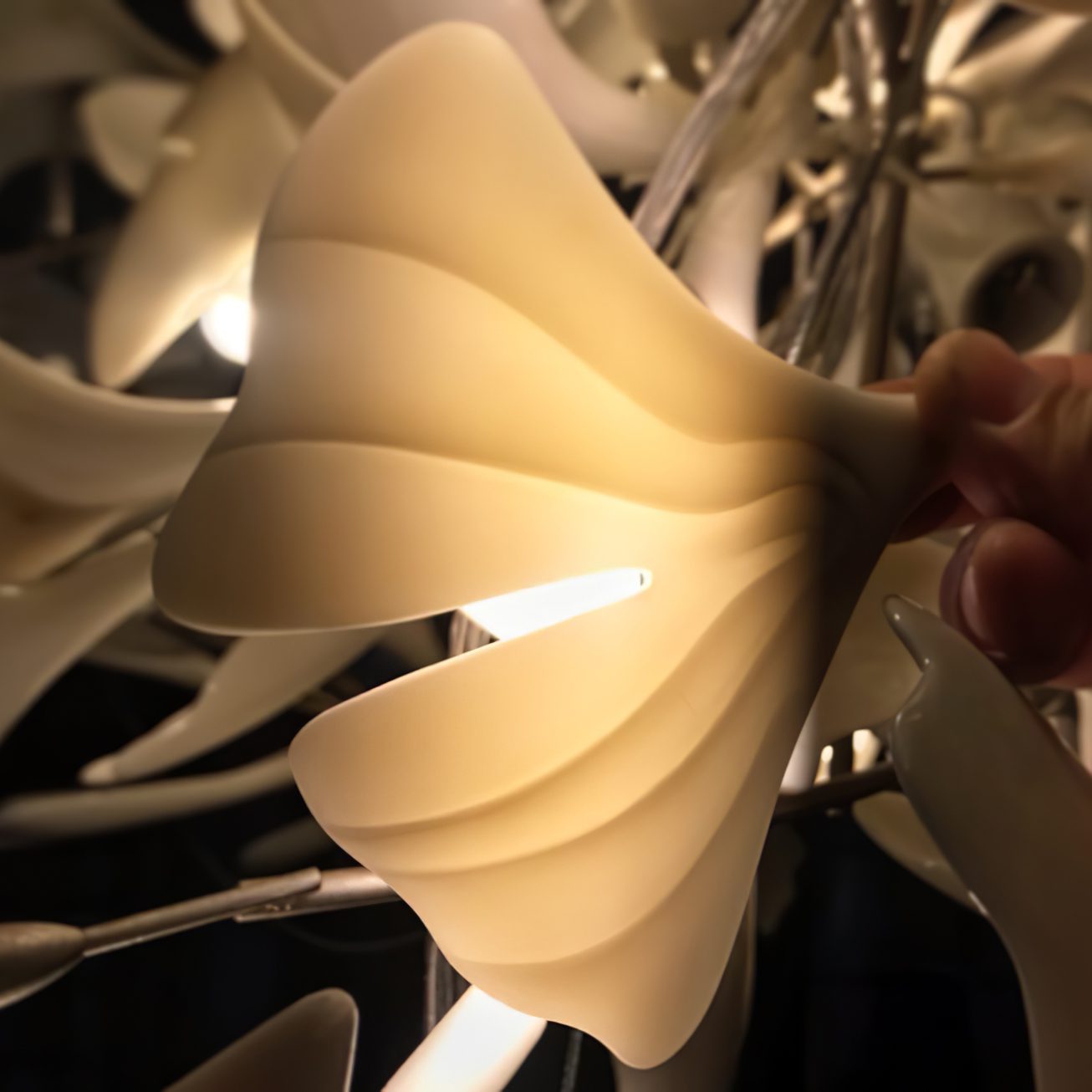 gold-white-leaves-combination-gingko-chandeliers-anzaz--24