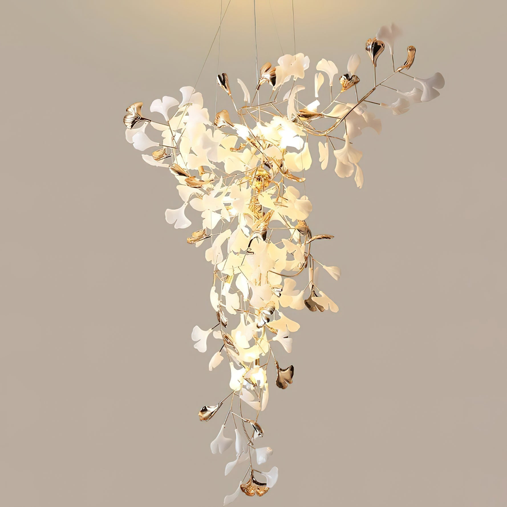 ginkgo-tip-tlying-chandelier-anzaz-Nickel Lampbody + White & Silver Leaves-17