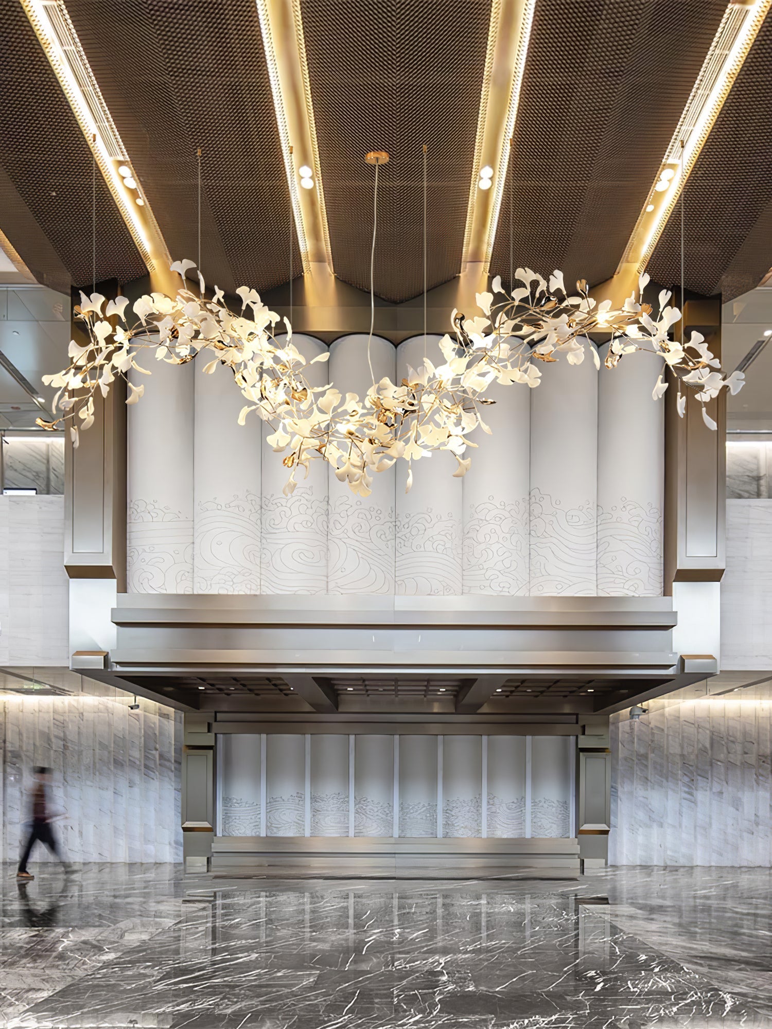 ginkgo-tip-tlying-chandelier-anzaz-Nickel Lampbody + White & Silver Leaves-20