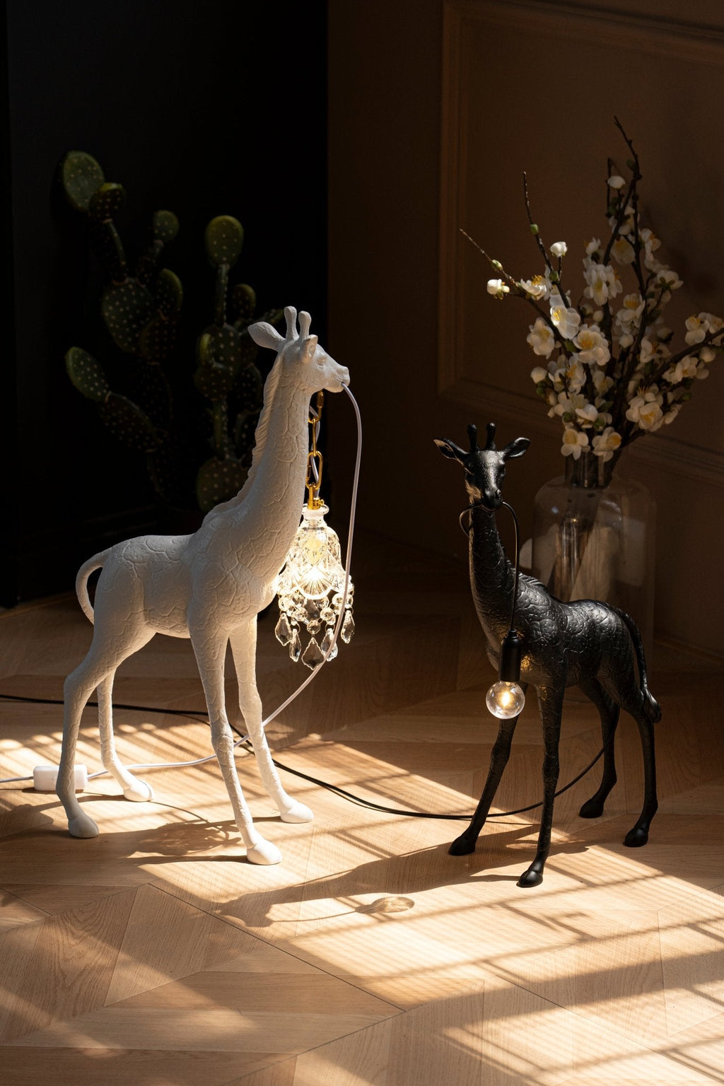 giraffe-royale-sculpture-floor-lamp-anzaz-White-4
