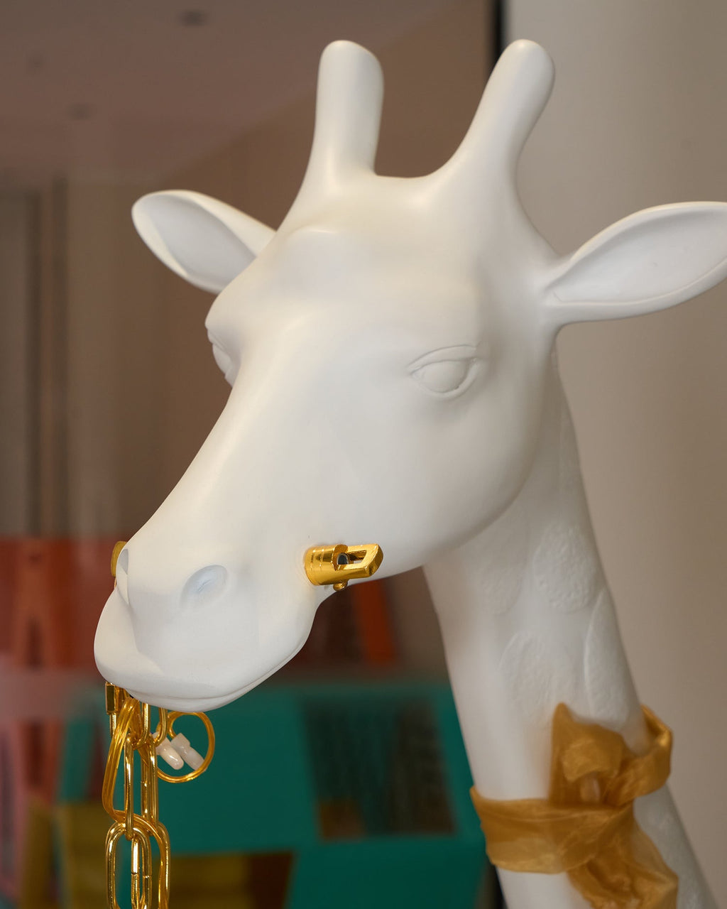 giraffe-sculpture-floor-lamp-anzaz-White & Gold lamp body-55