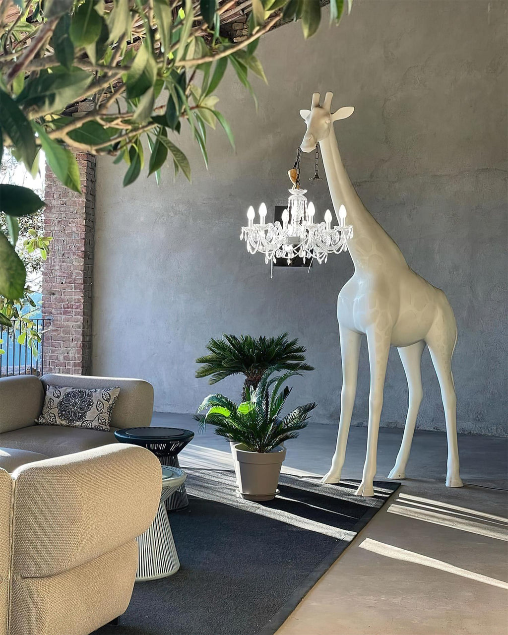 giraffe-sculpture-floor-lamp-anzaz-Black & Gold lamp body-13