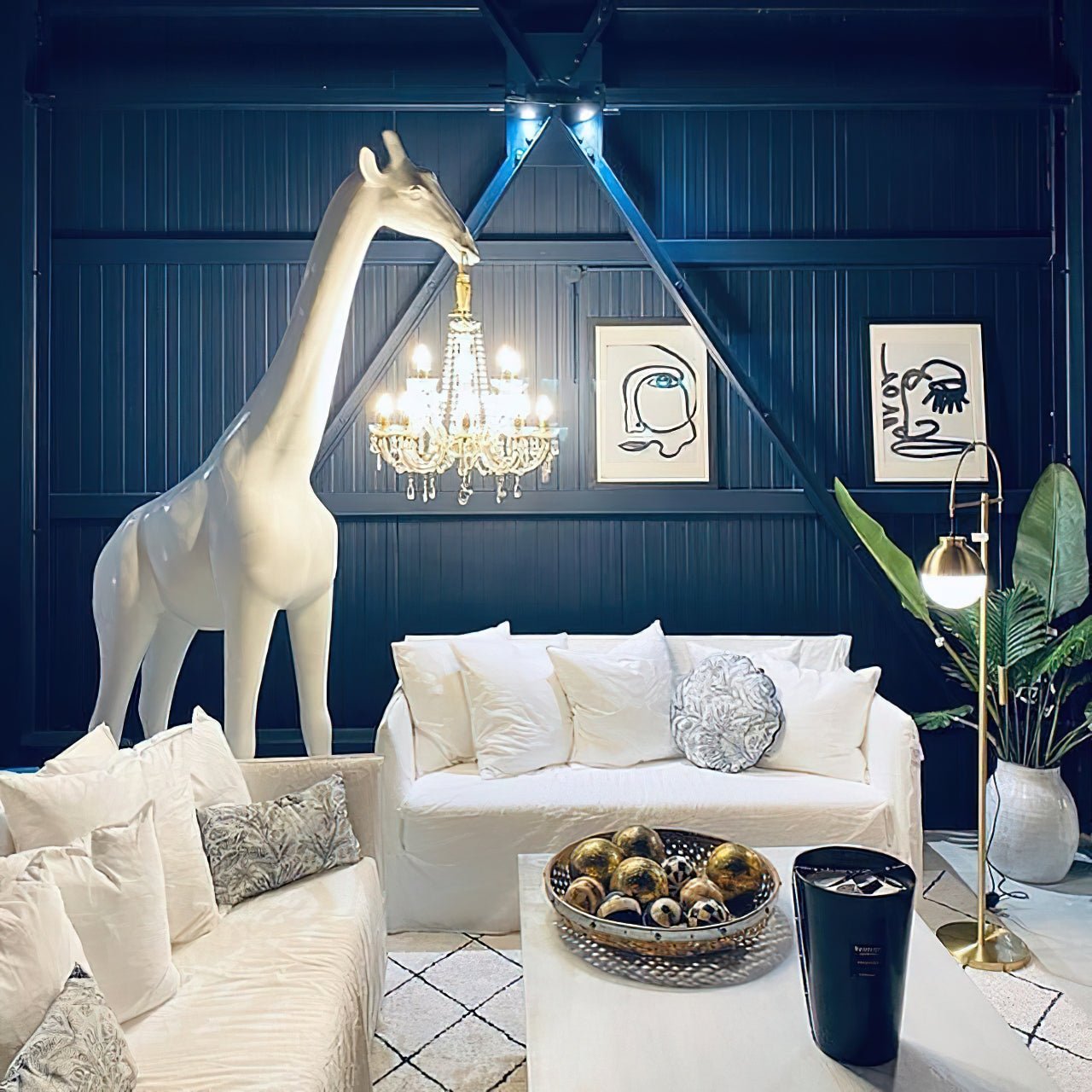 giraffe-sculpture-floor-lamp-anzaz-White & Chrome lamp body-18