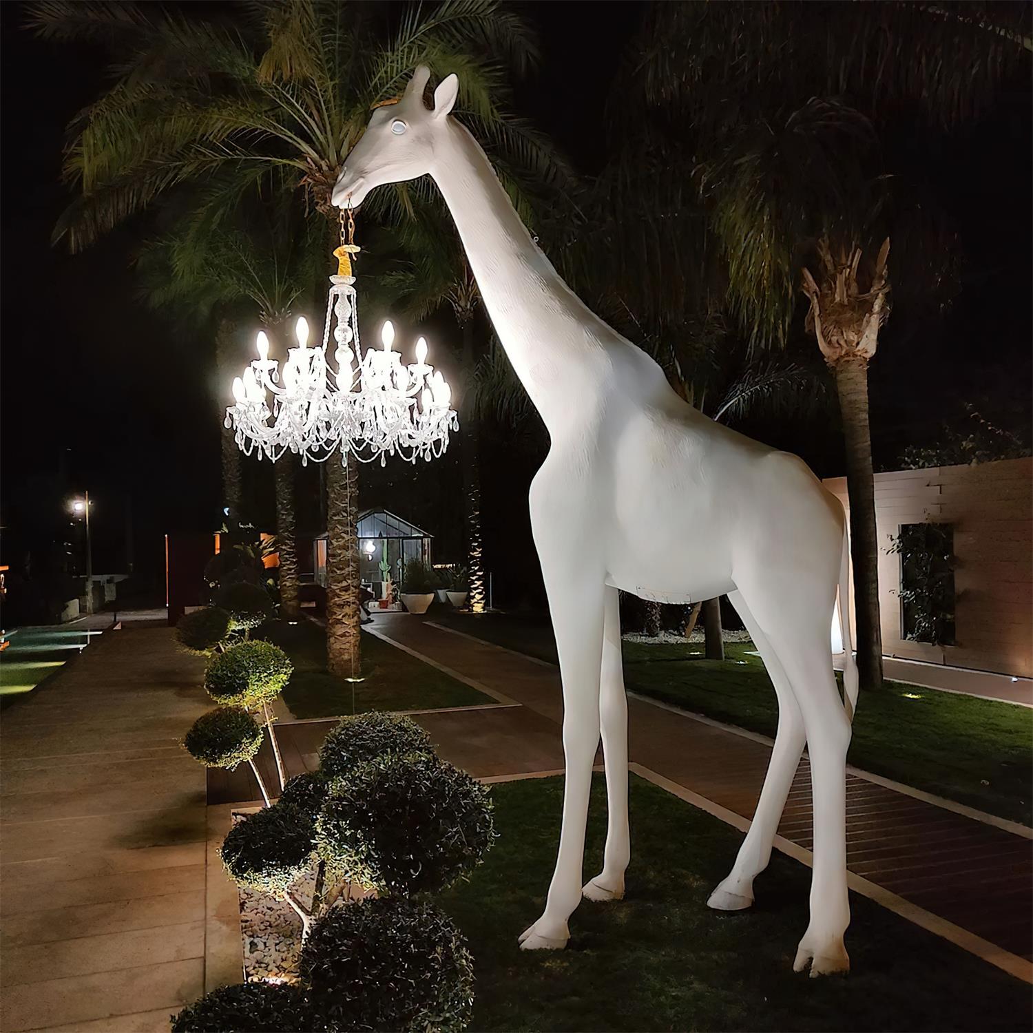 giraffe-sculpture-floor-lamp-anzaz-White & Gold lamp body-5