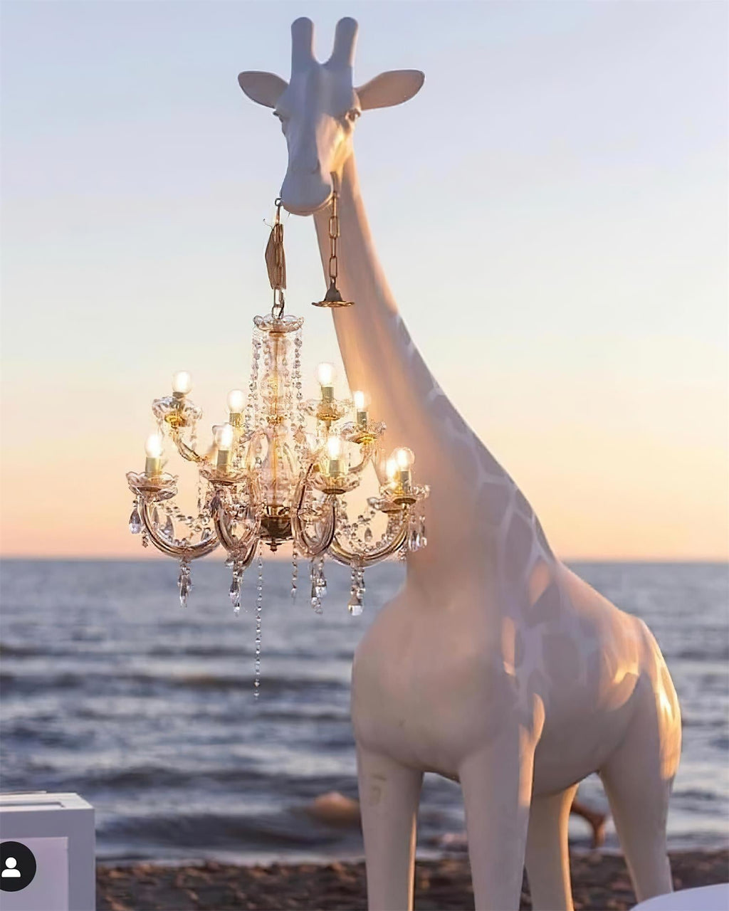 giraffe-sculpture-floor-lamp-anzaz-White & Chrome lamp body-36