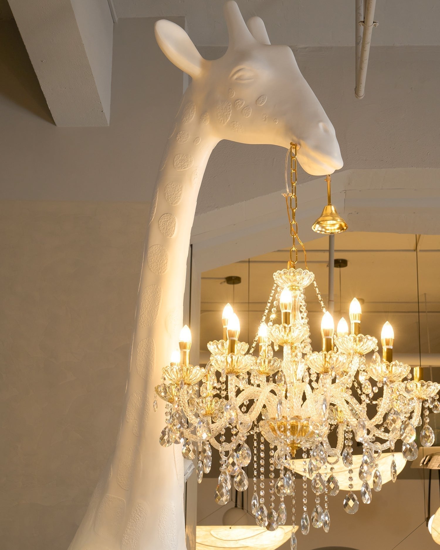 giraffe-sculpture-floor-lamp-anzaz-White & Chrome lamp body-49