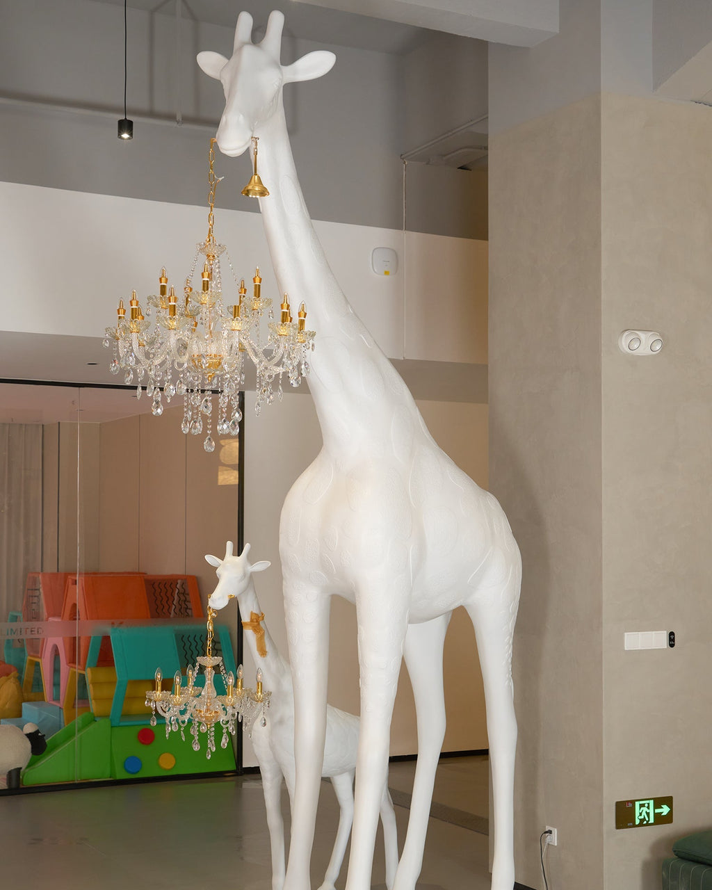 giraffe-sculpture-floor-lamp-anzaz-White & Gold lamp body-54