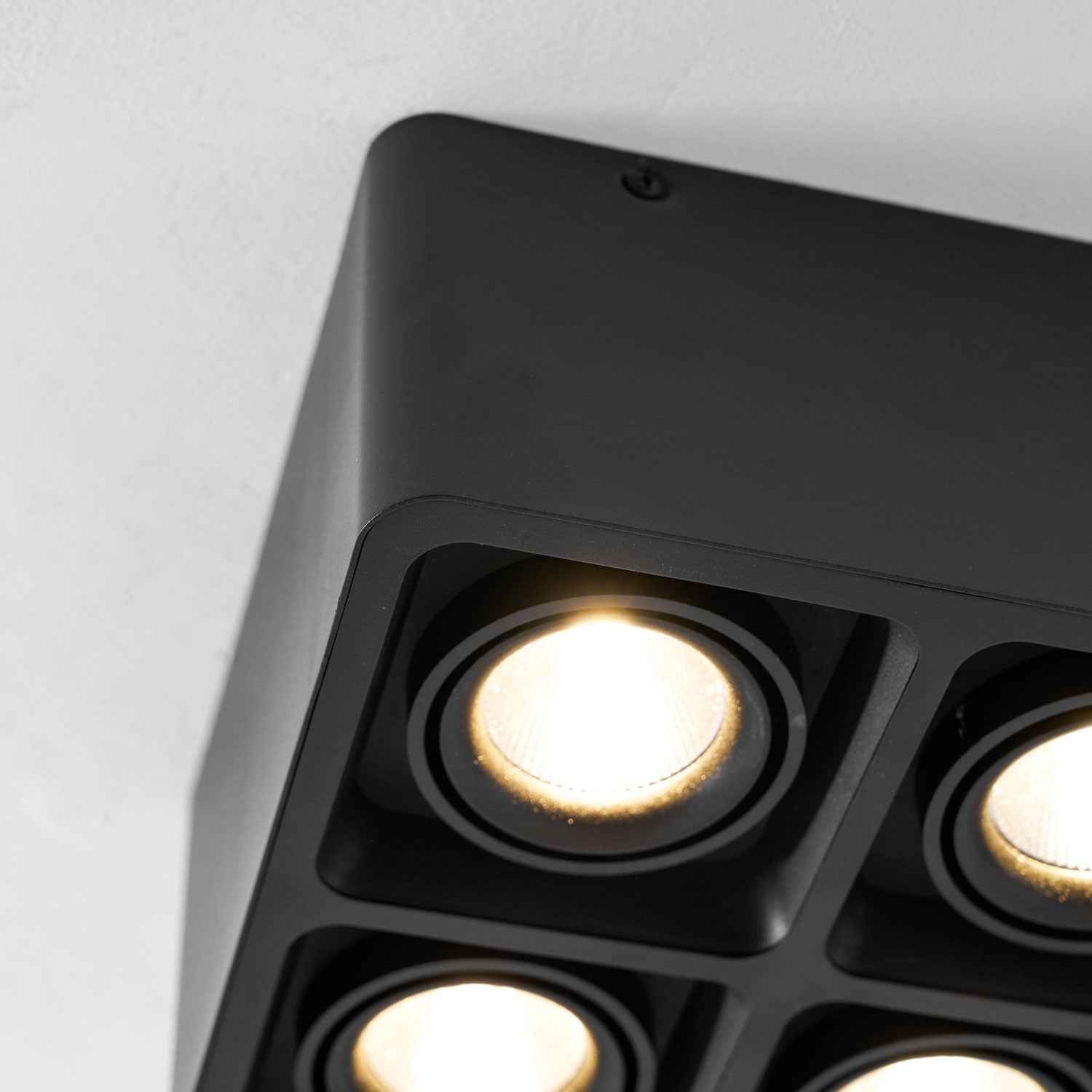 giyan-spotlight-anzaz-White Lampbody & Black Lampshade-72