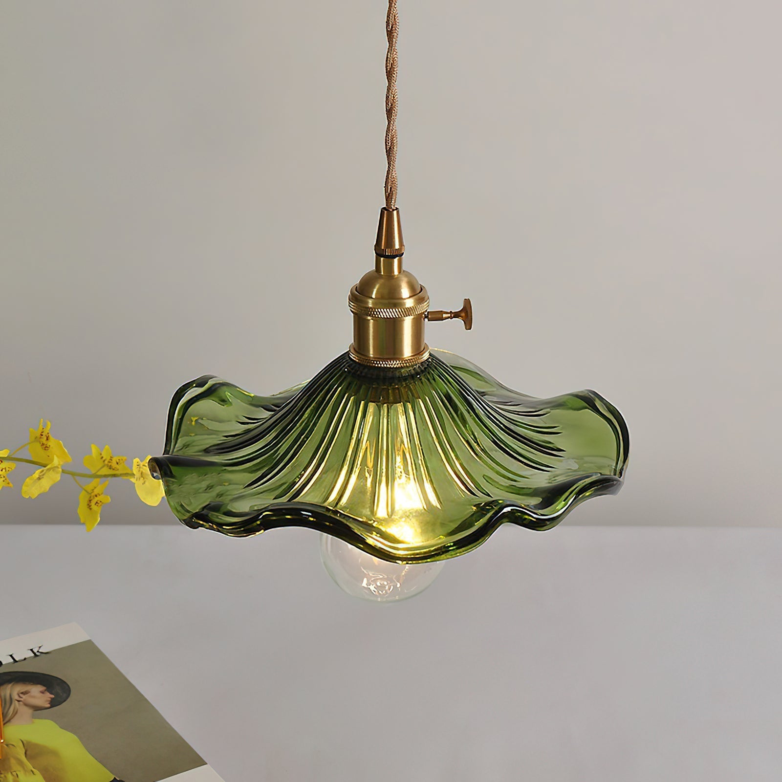 glass-hibiscus-flower-pendant-light-anzaz--4