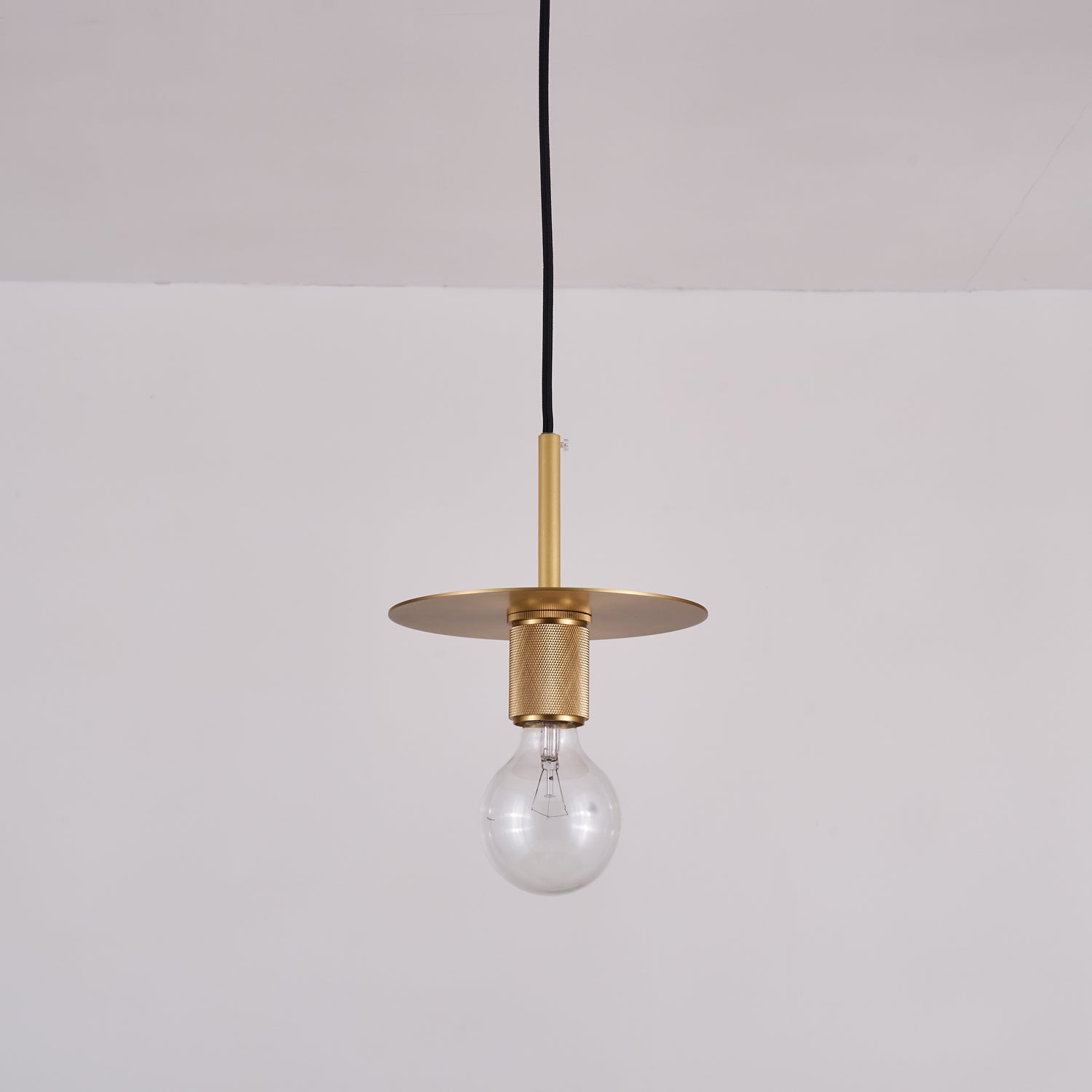 gleam-brass-pendant-light-anzaz--3