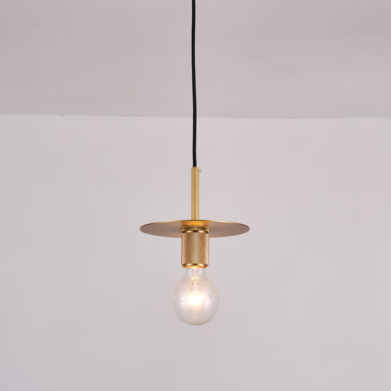 gleam-brass-pendant-light-anzaz--2