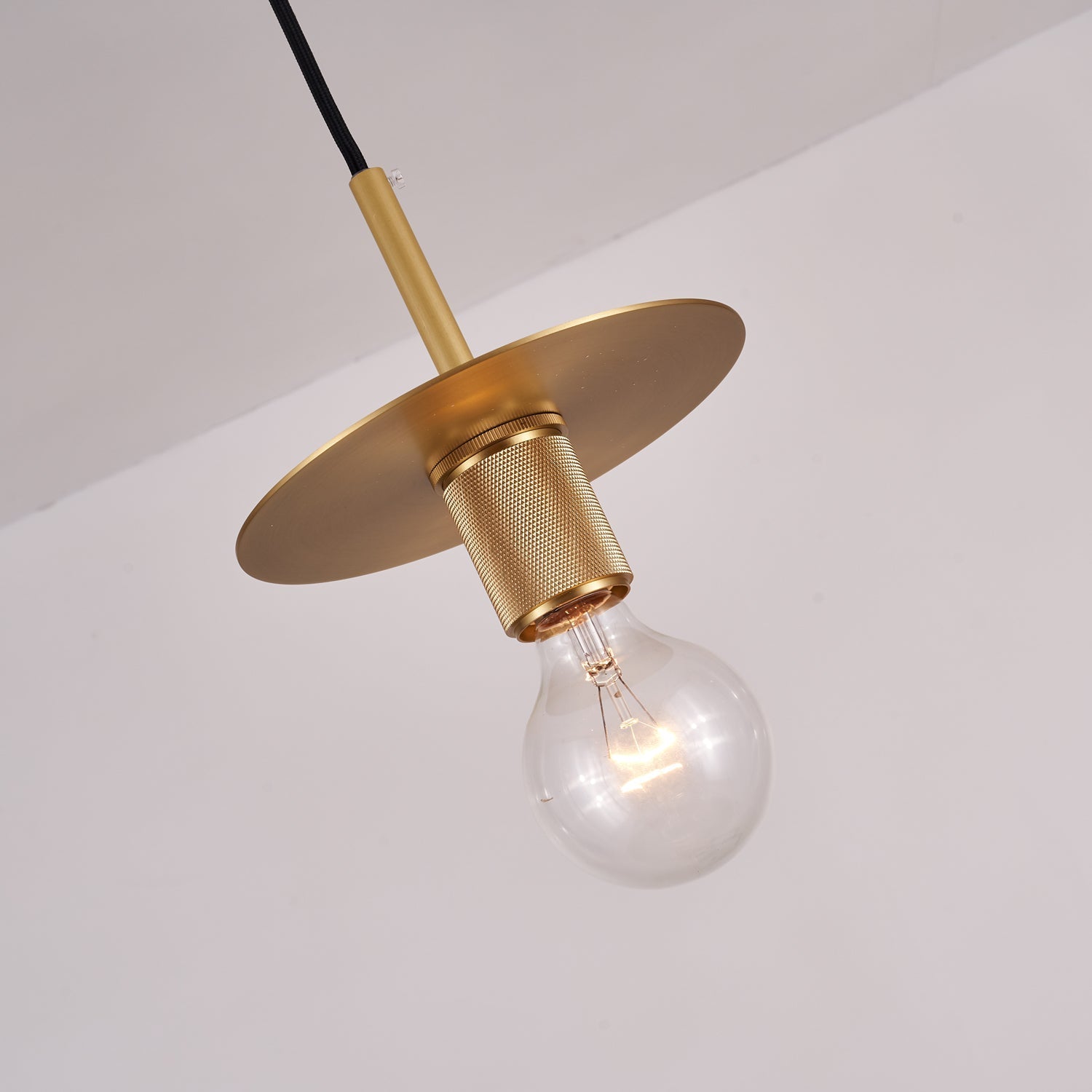 gleam-brass-pendant-light-anzaz--5