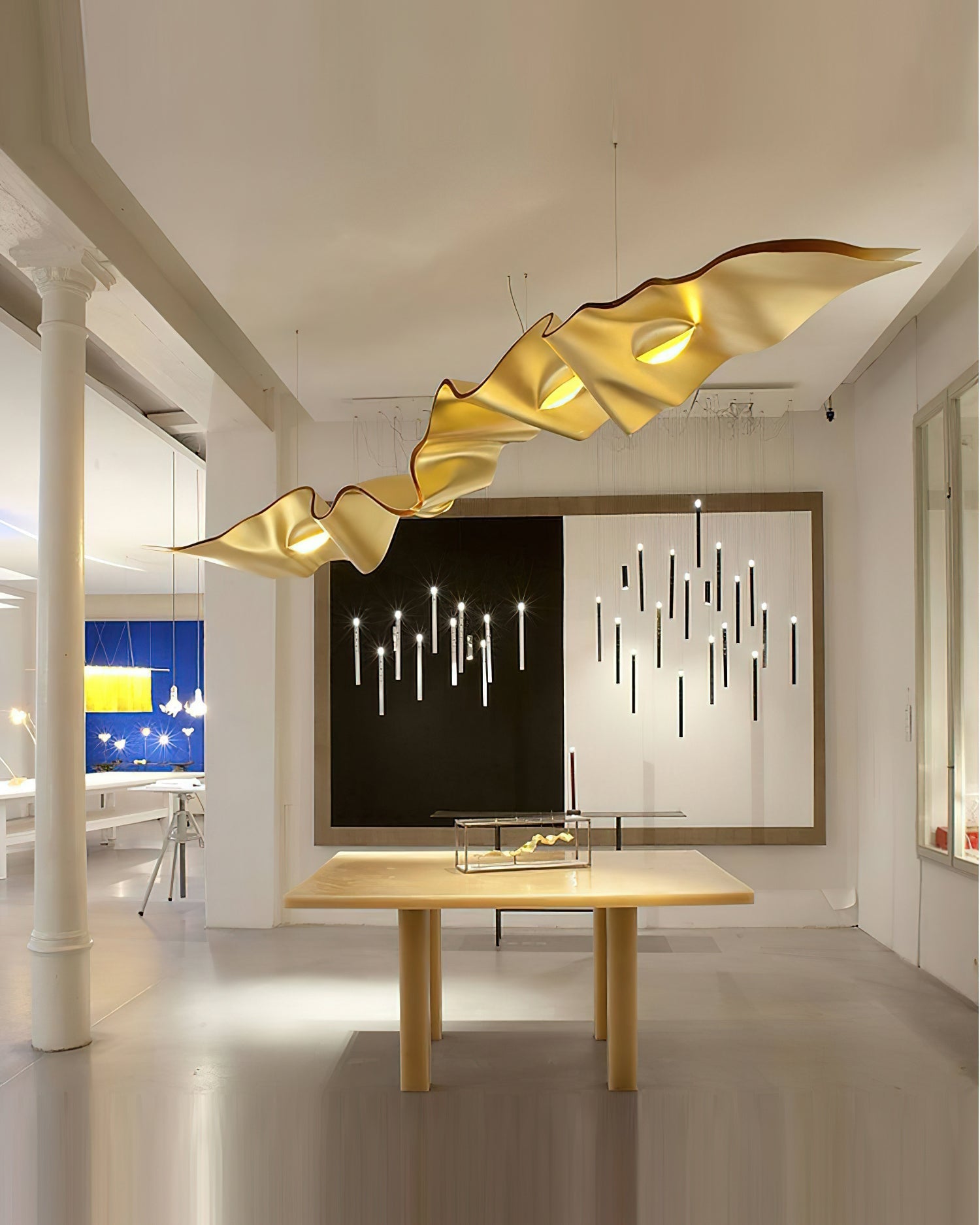 gold-ribbon-chandelier-anzaz--14