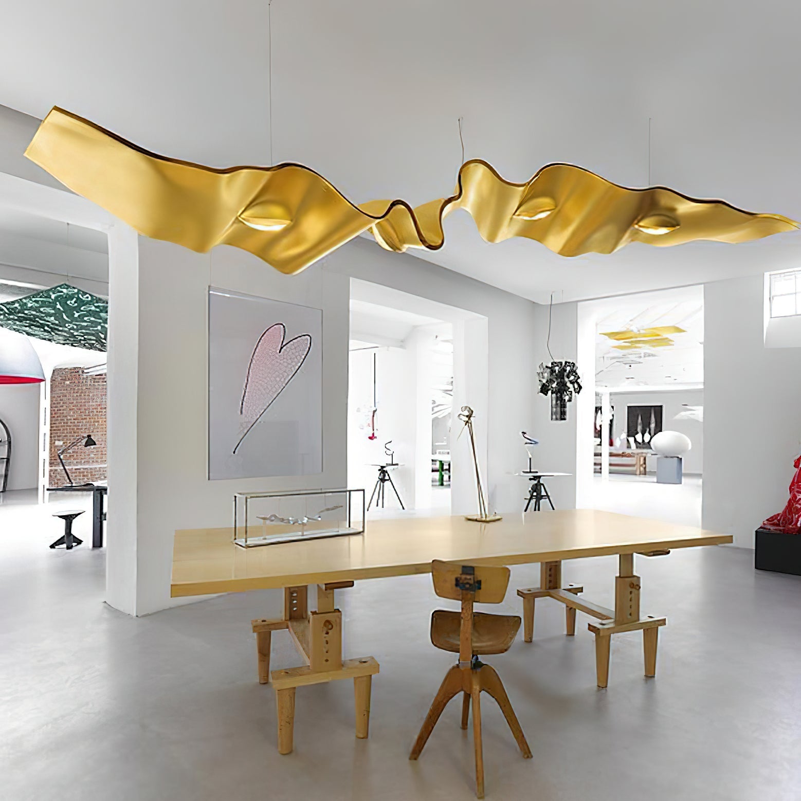 gold-ribbon-chandelier-anzaz--11