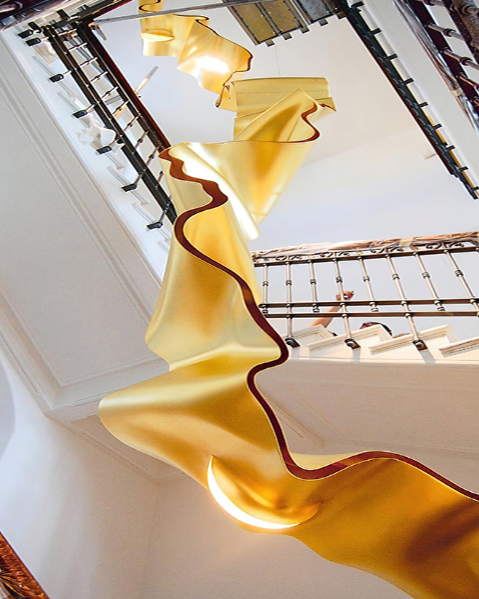 gold-ribbon-chandelier-anzaz--15