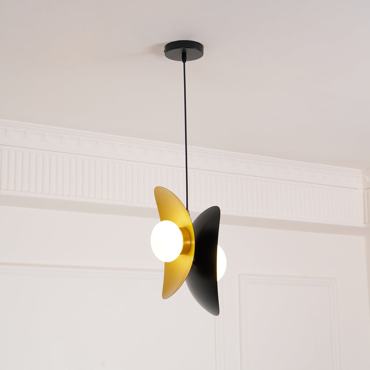golden-petal-pendant-lamp-anzaz--8
