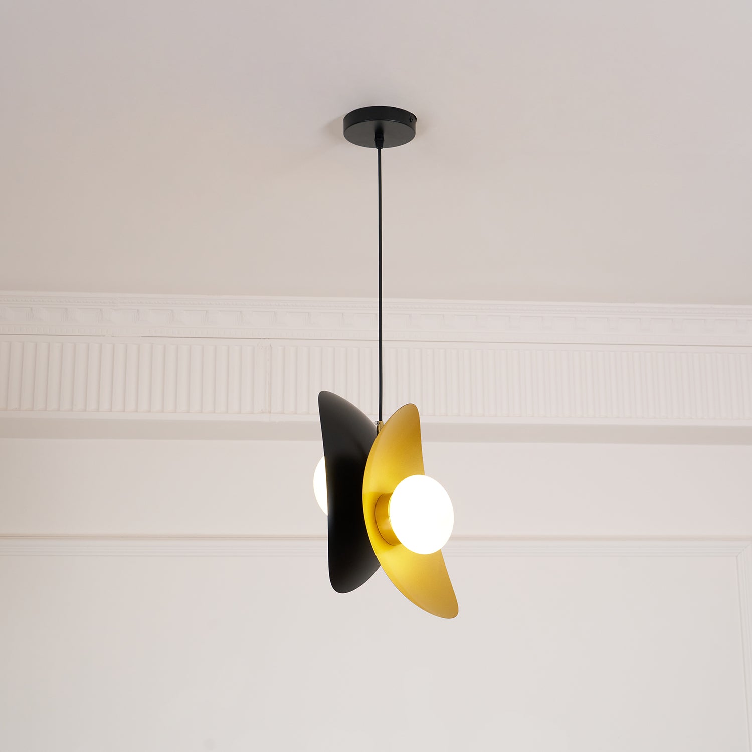 golden-petal-pendant-lamp-anzaz--9