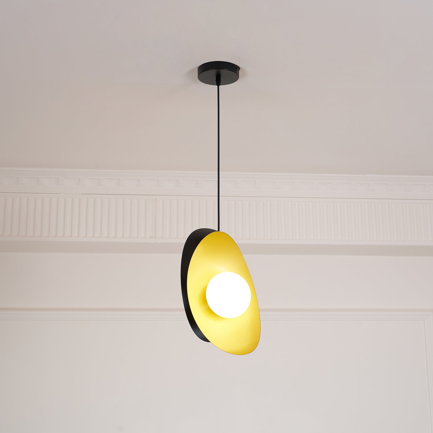 golden-petal-pendant-lamp-anzaz--11