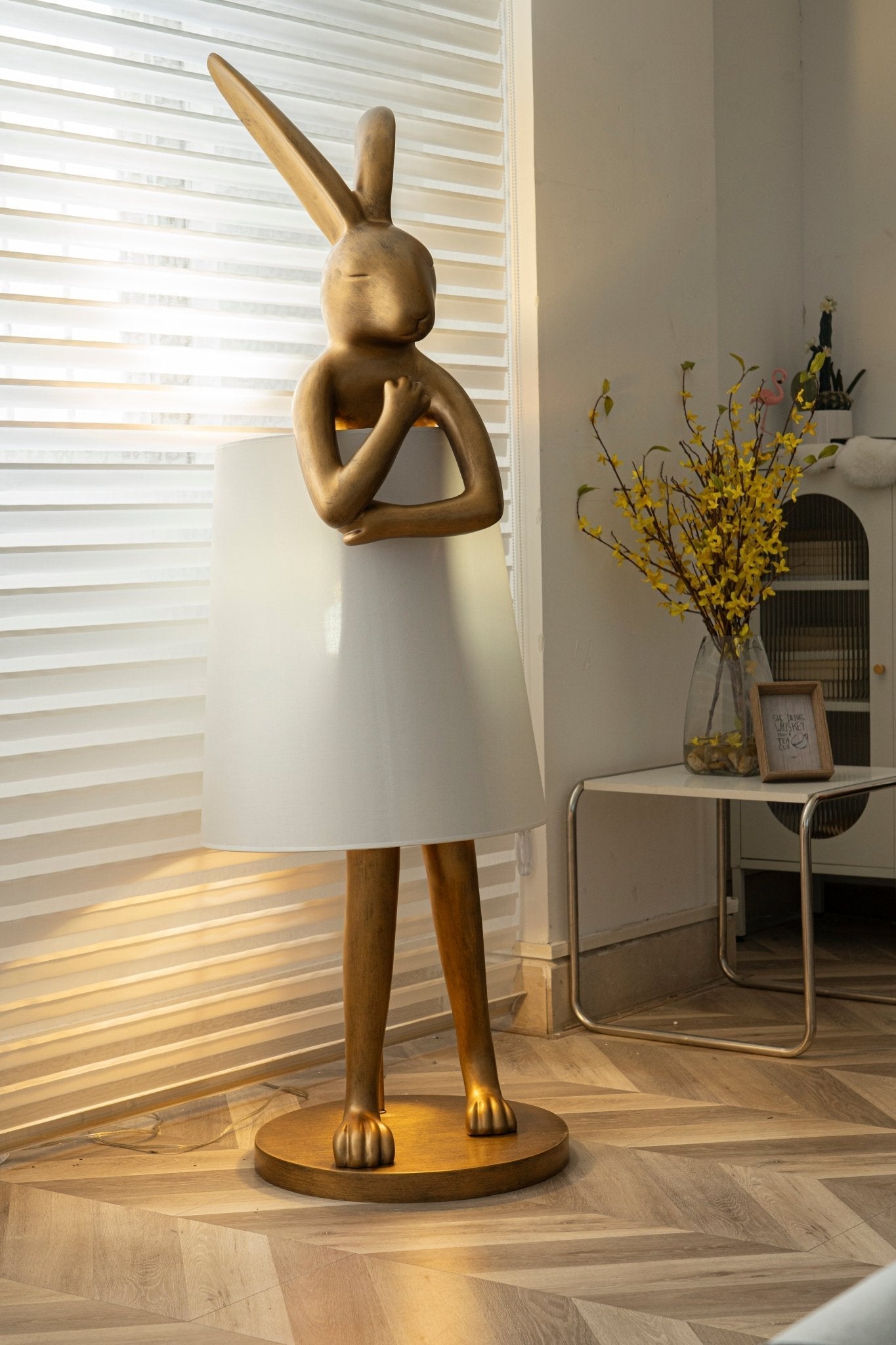 hare-silhouette-table-lamp-anzaz-Gilded & Black-15