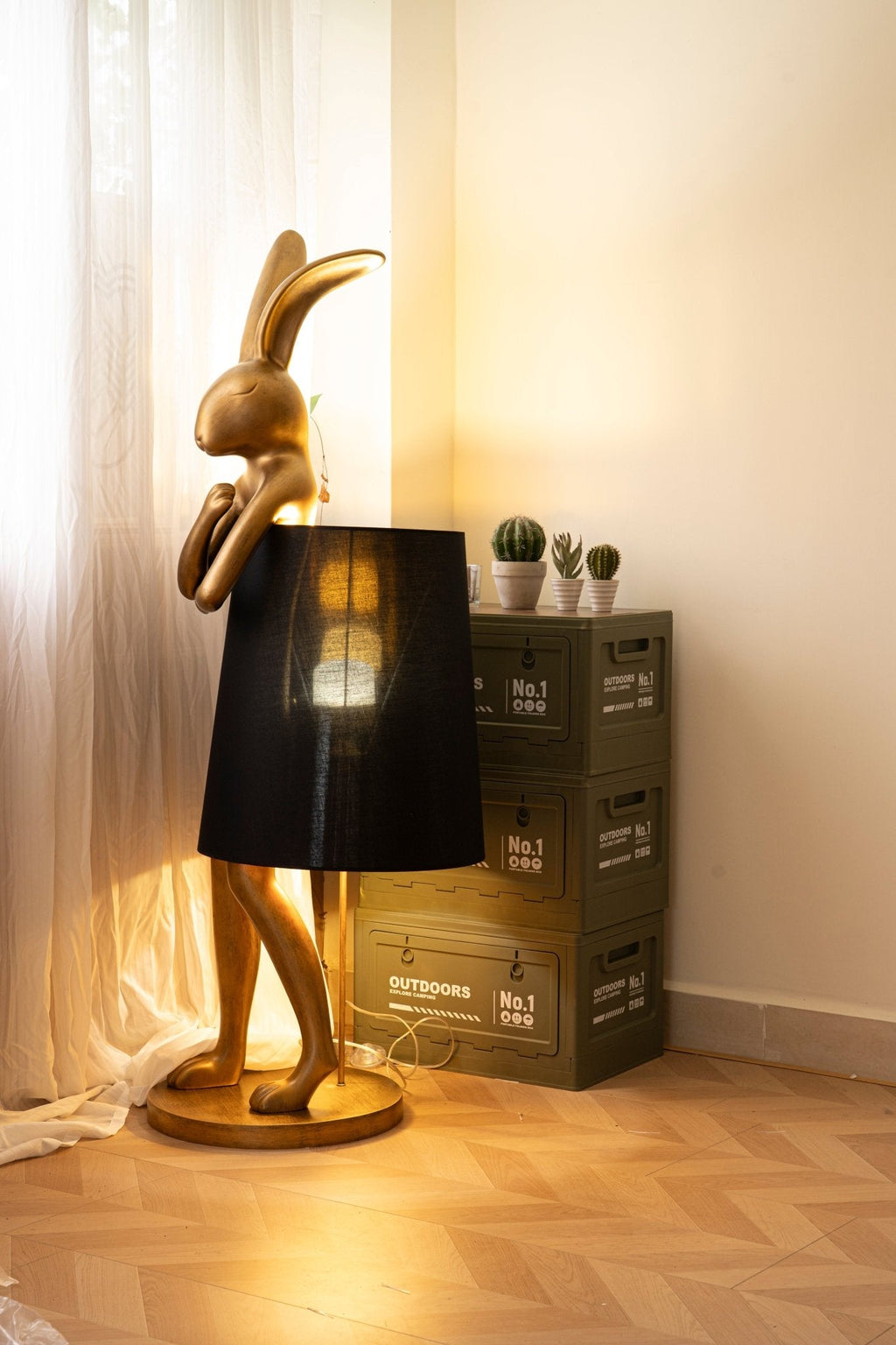 hare-silhouette-table-lamp-anzaz-Gilded & Black-14