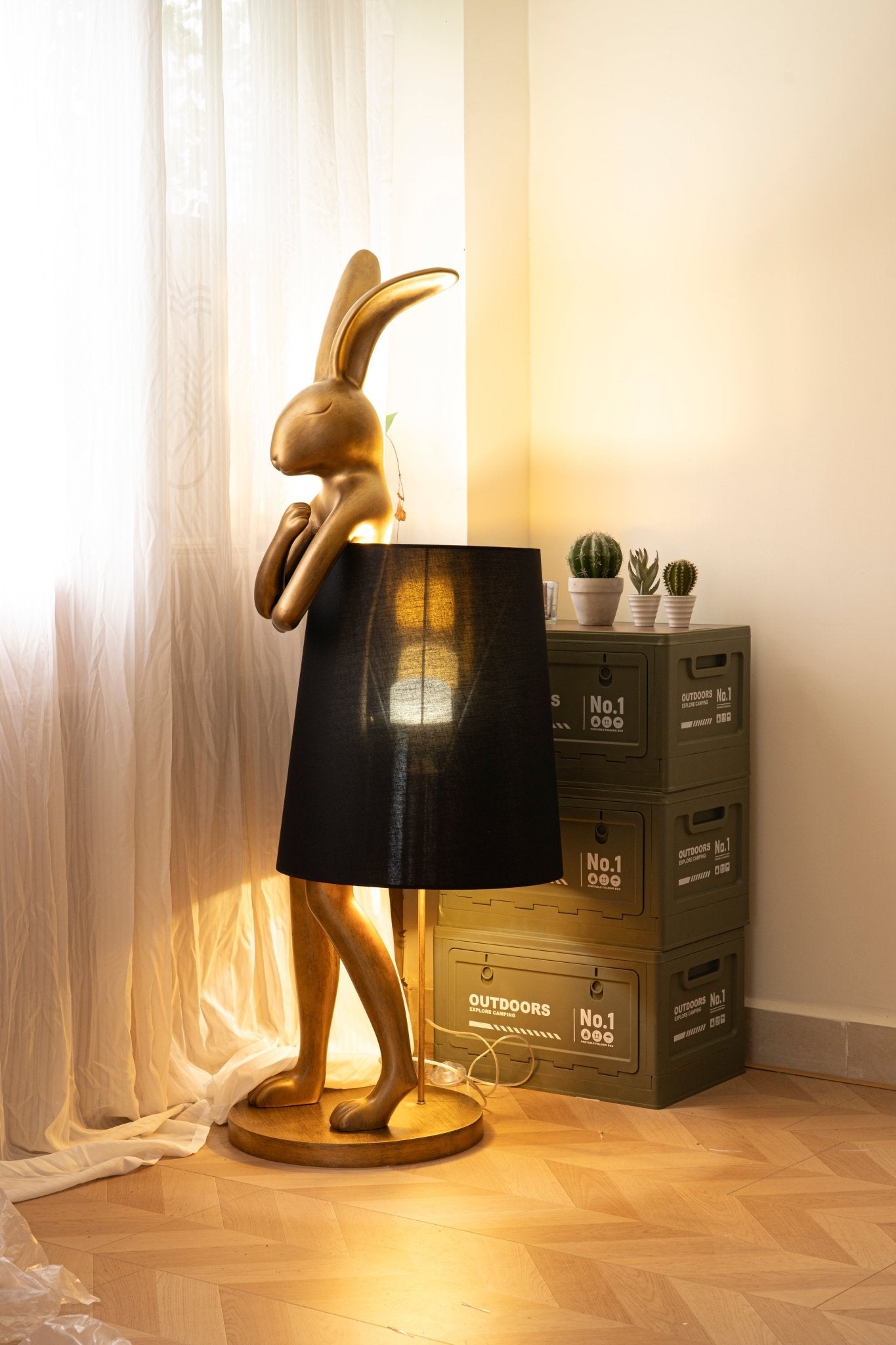hare-silhouette-table-lamp-anzaz-Gilded & White-10