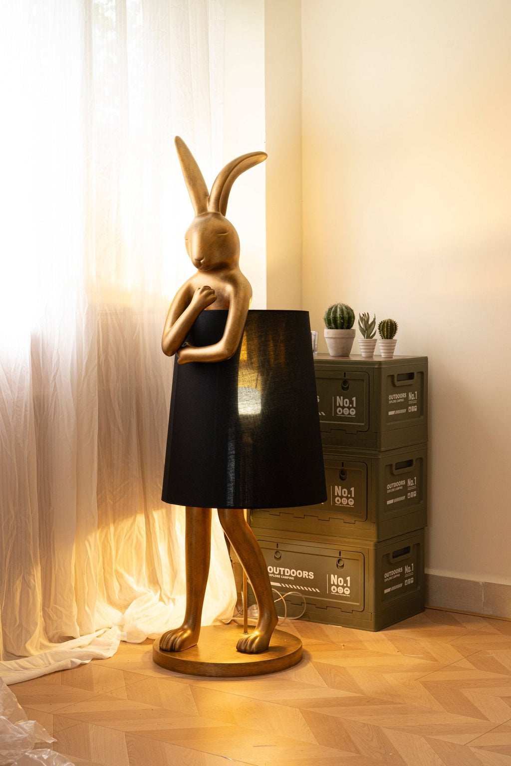 hare-silhouette-table-lamp-anzaz-Vintage Gold & Black-6