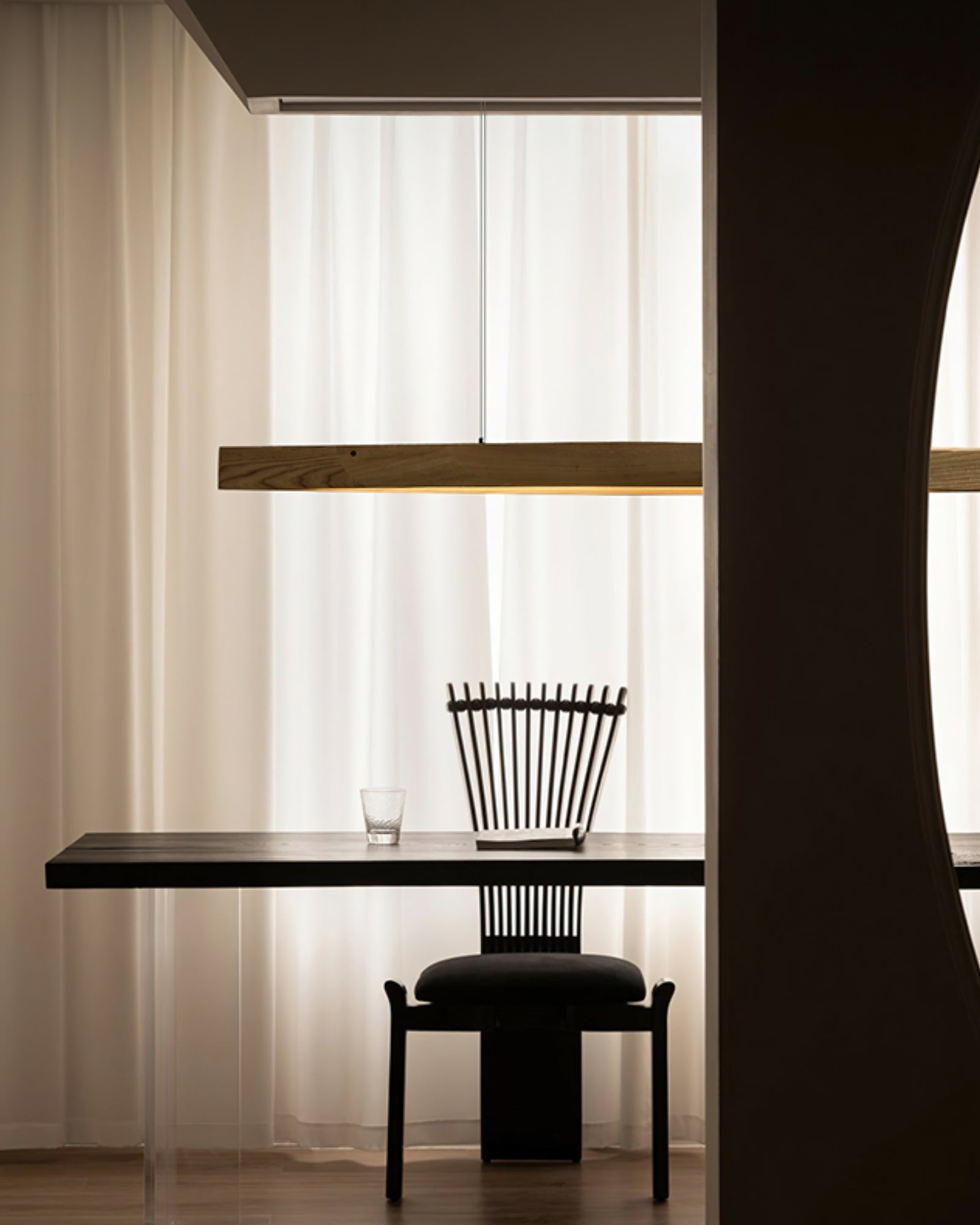 horizon-linear-wood-pendant-lamp-anzaz--12