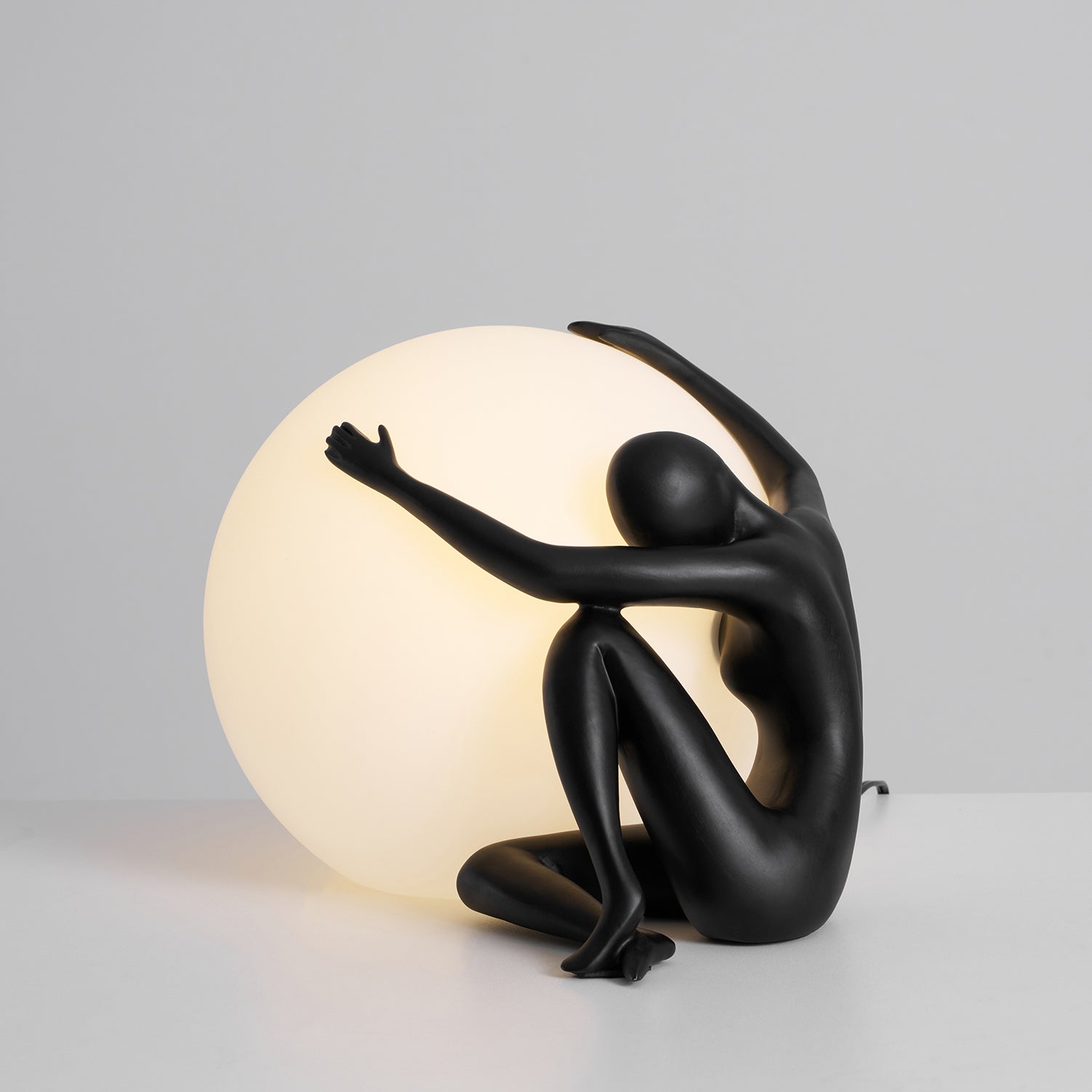 abstract-character-round-table-lamp-anzaz--37